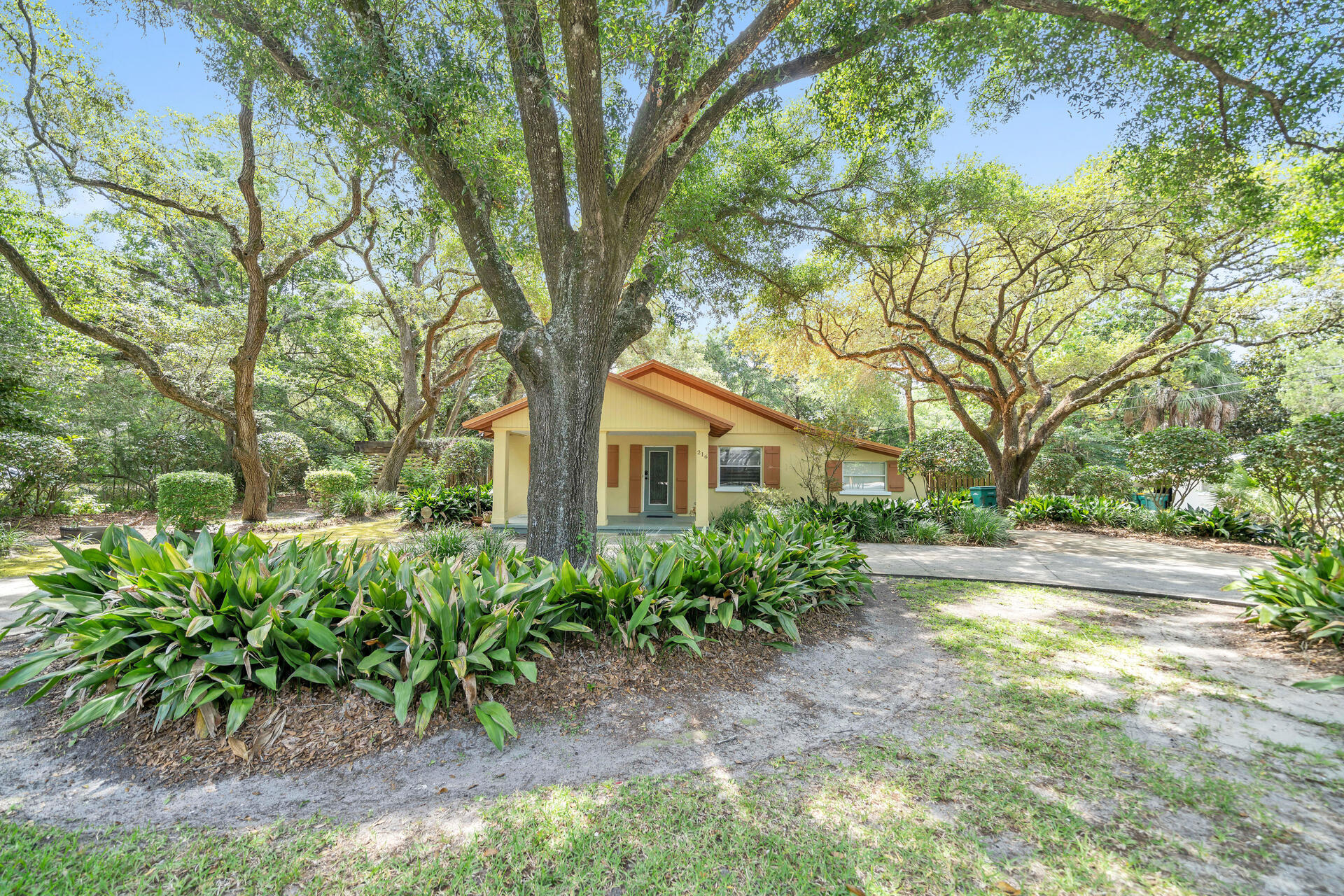 Huge deep lot in downtown Destin. This is a cool unique old Florida house with upgrades.
renovated kitchen & baths, metal roof, Amazing trees, large patio with firepit. Yard Is 338' x 100' Larger than a football field. there is a shed with power that is 19'x12' in the back yard. Excellent side yard as well. Come see this Property