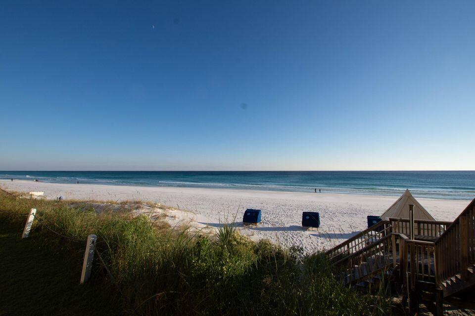 BEACH HOUSE CONDO PH 1 - Residential