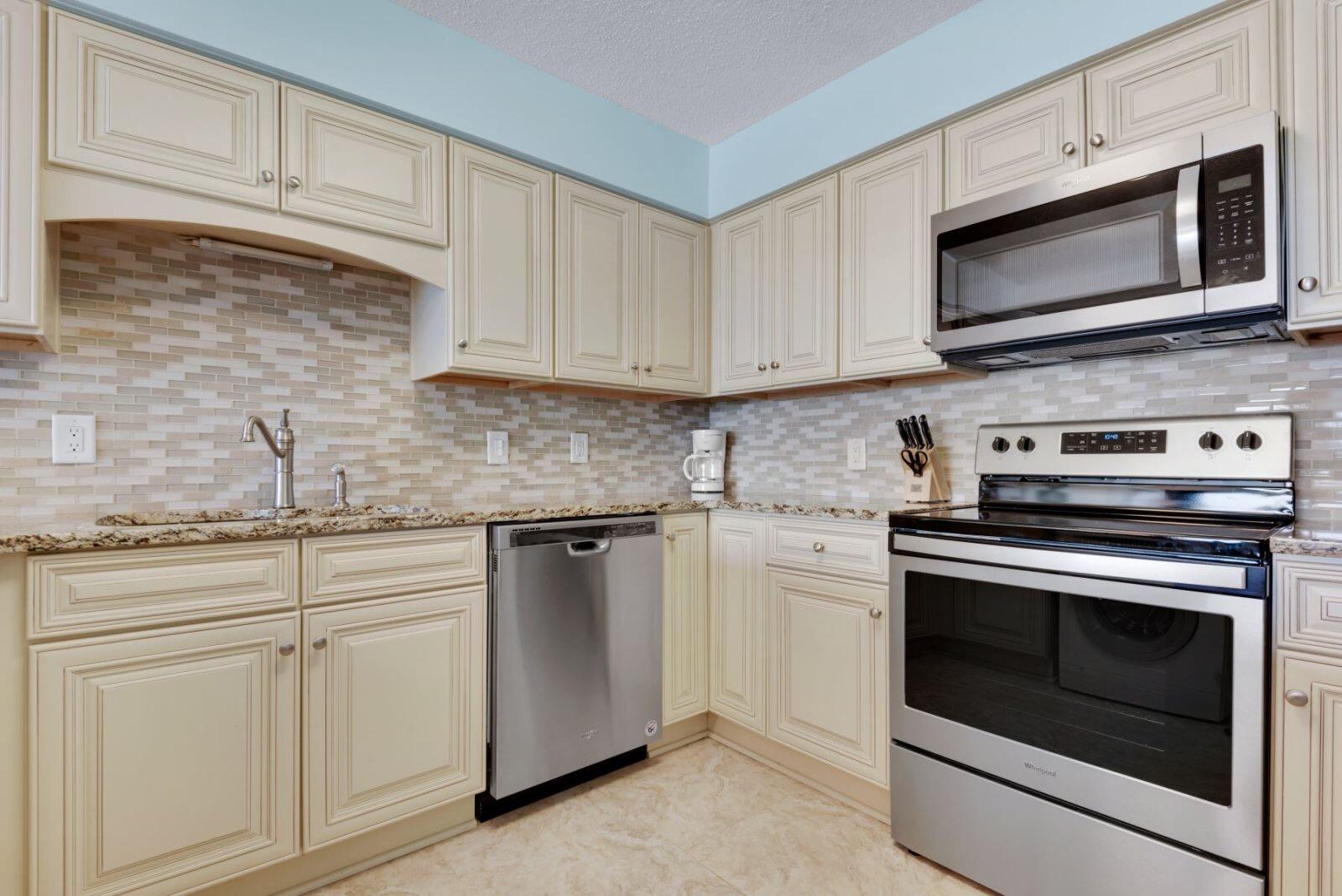 BEACH HOUSE CONDO PH 1 - Residential