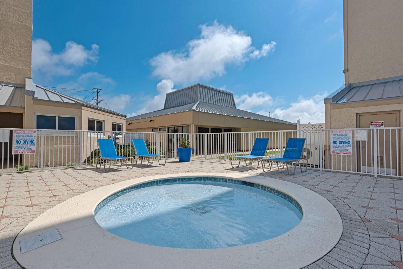 BEACH HOUSE CONDO PH 1 - Residential