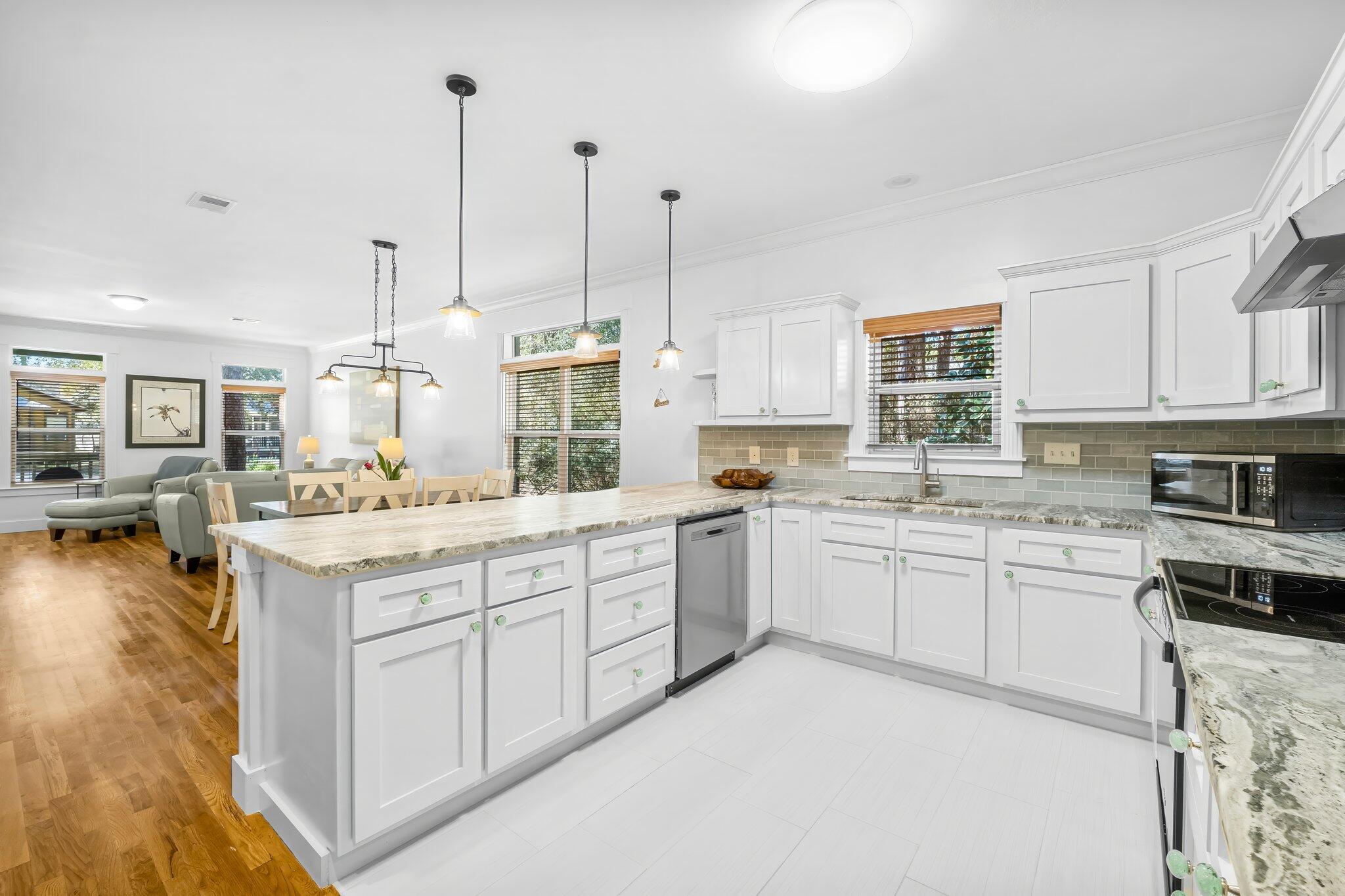MAGNOLIA BEACH - Residential