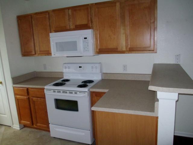 YACHT CLUB OAKS - Residential