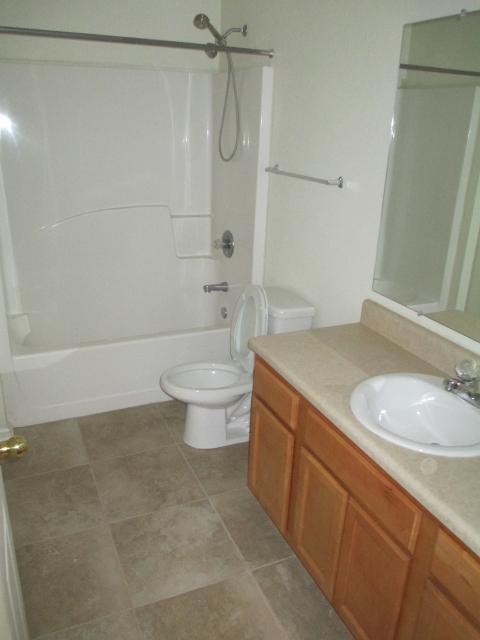 YACHT CLUB OAKS - Residential