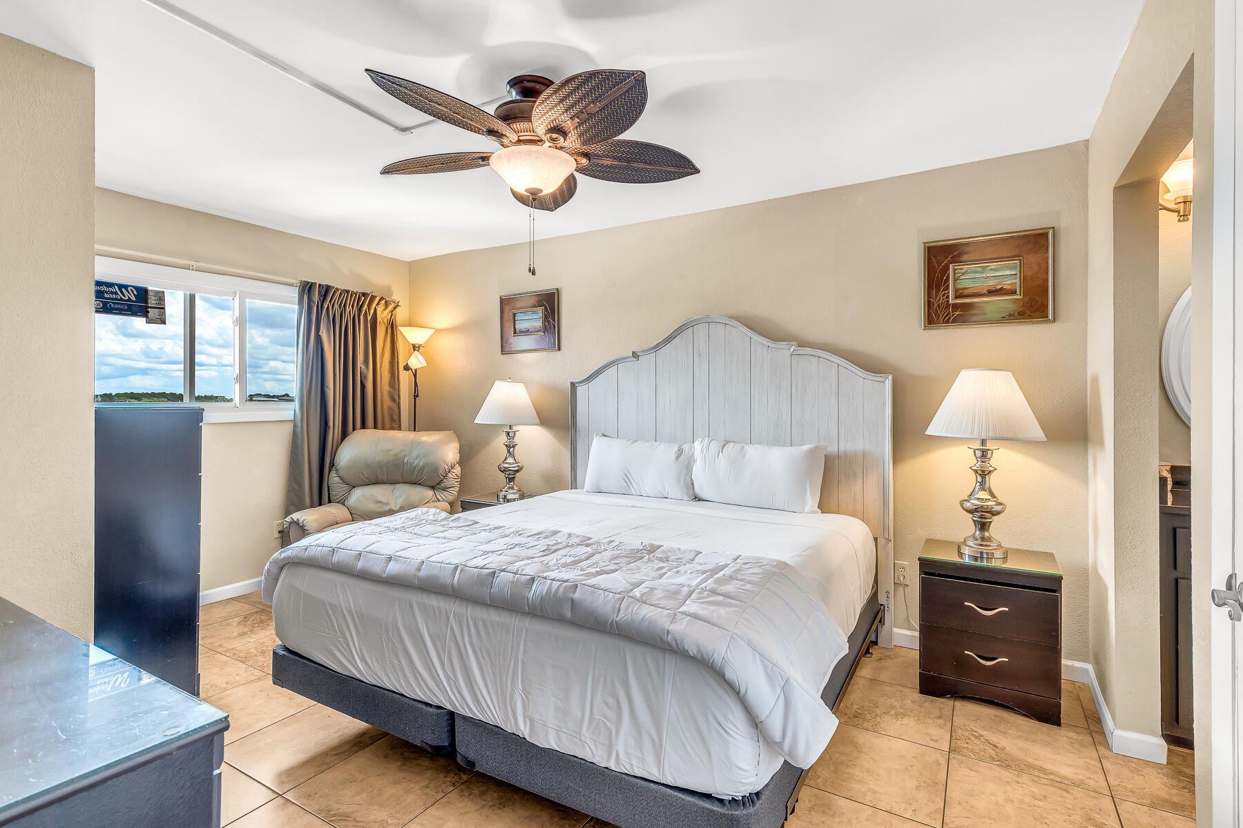 SUMMIT CONDOMINIUM, THE - Residential