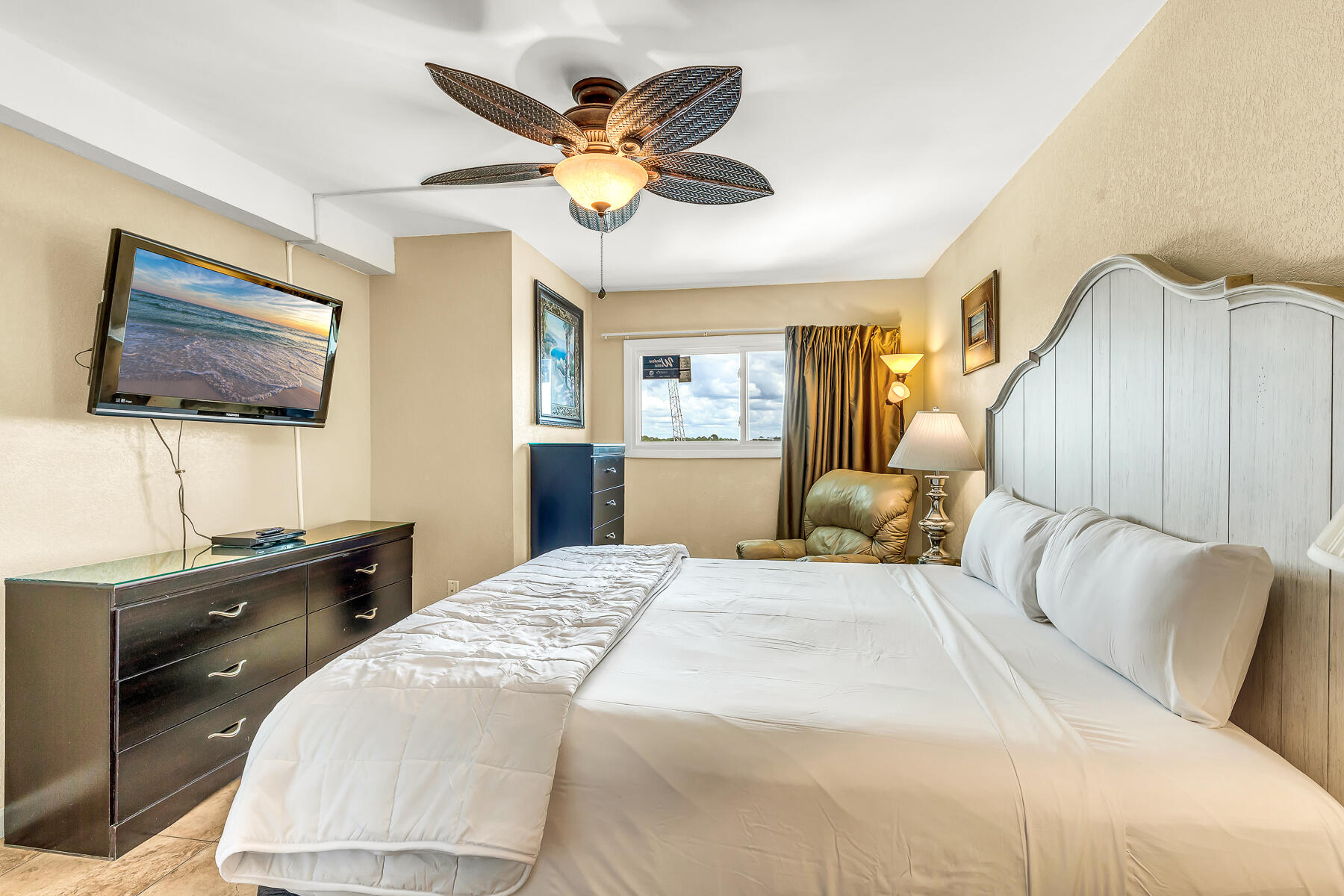 SUMMIT CONDOMINIUM, THE - Residential
