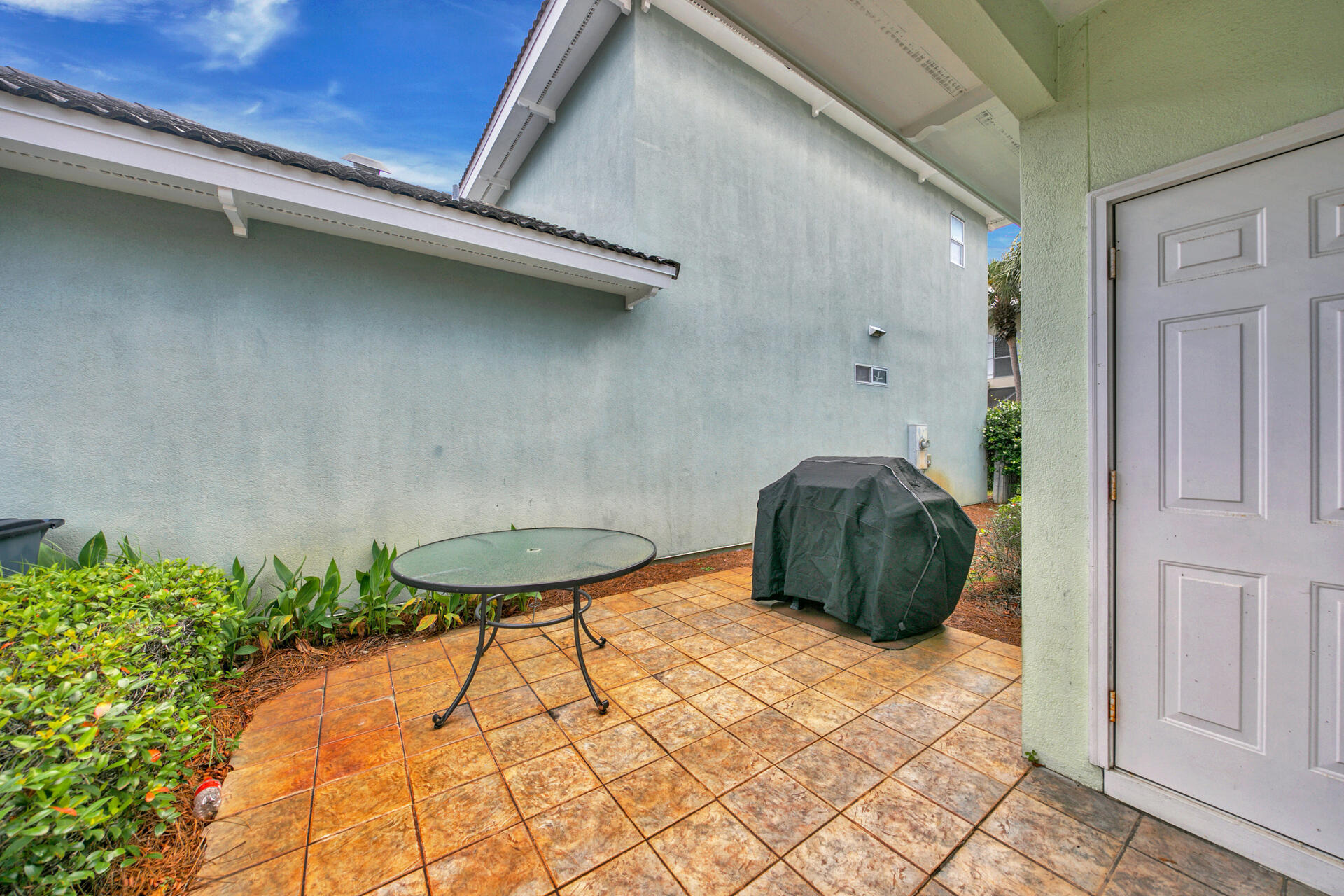 EMERALD SHORES - Residential