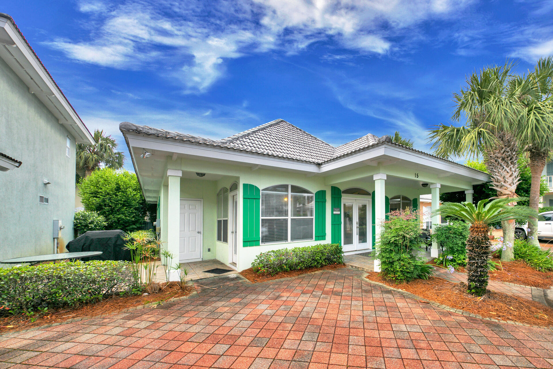 EMERALD SHORES - Residential