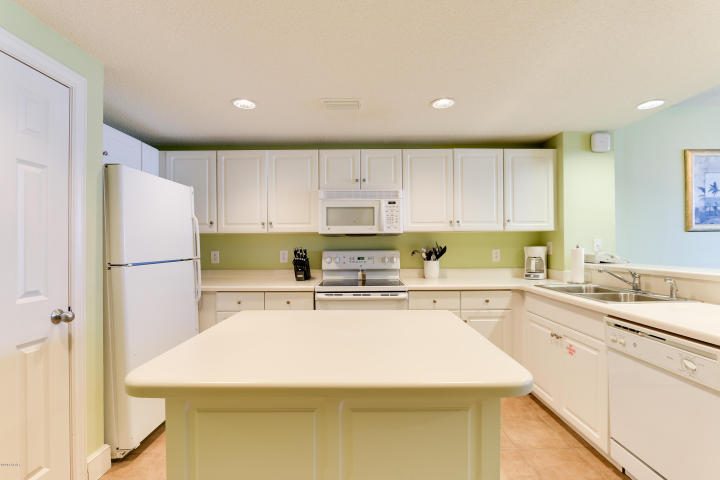 MAJESTIC BEACH TOWERS II - Residential