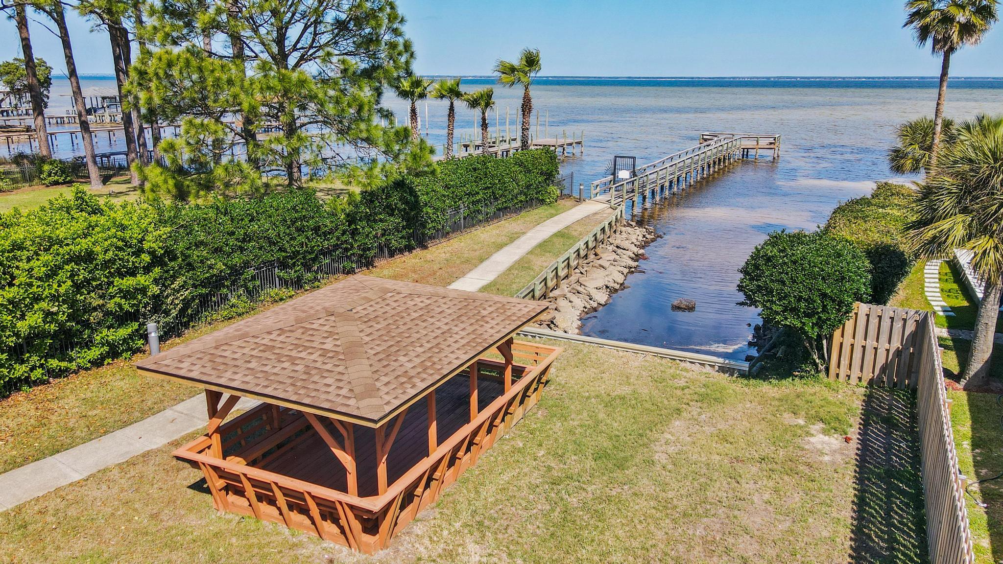 BAYSIDE - Land