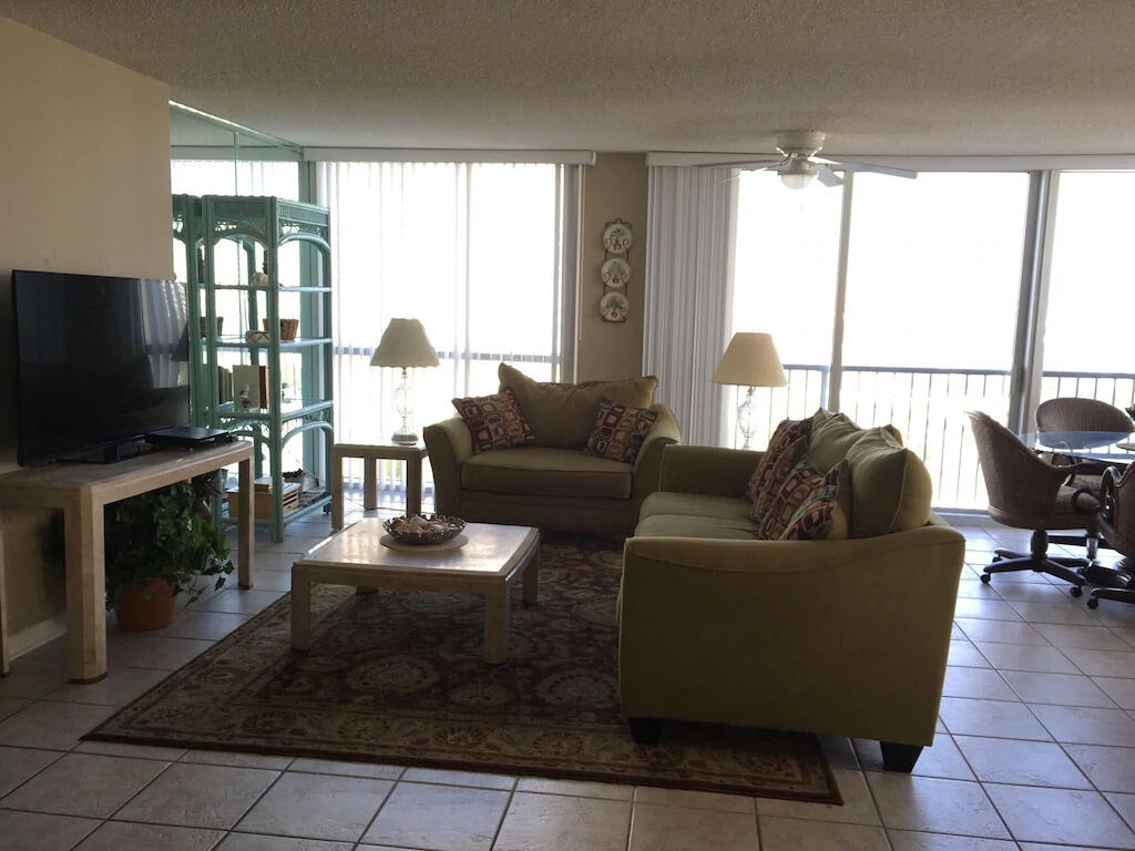 SHORELINE TOWERS 2 - Residential