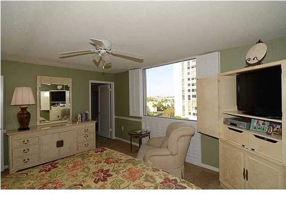 SHORELINE TOWERS 2 - Residential