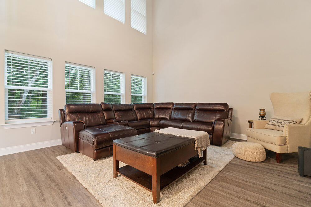 HERITAGE OAKS - Residential