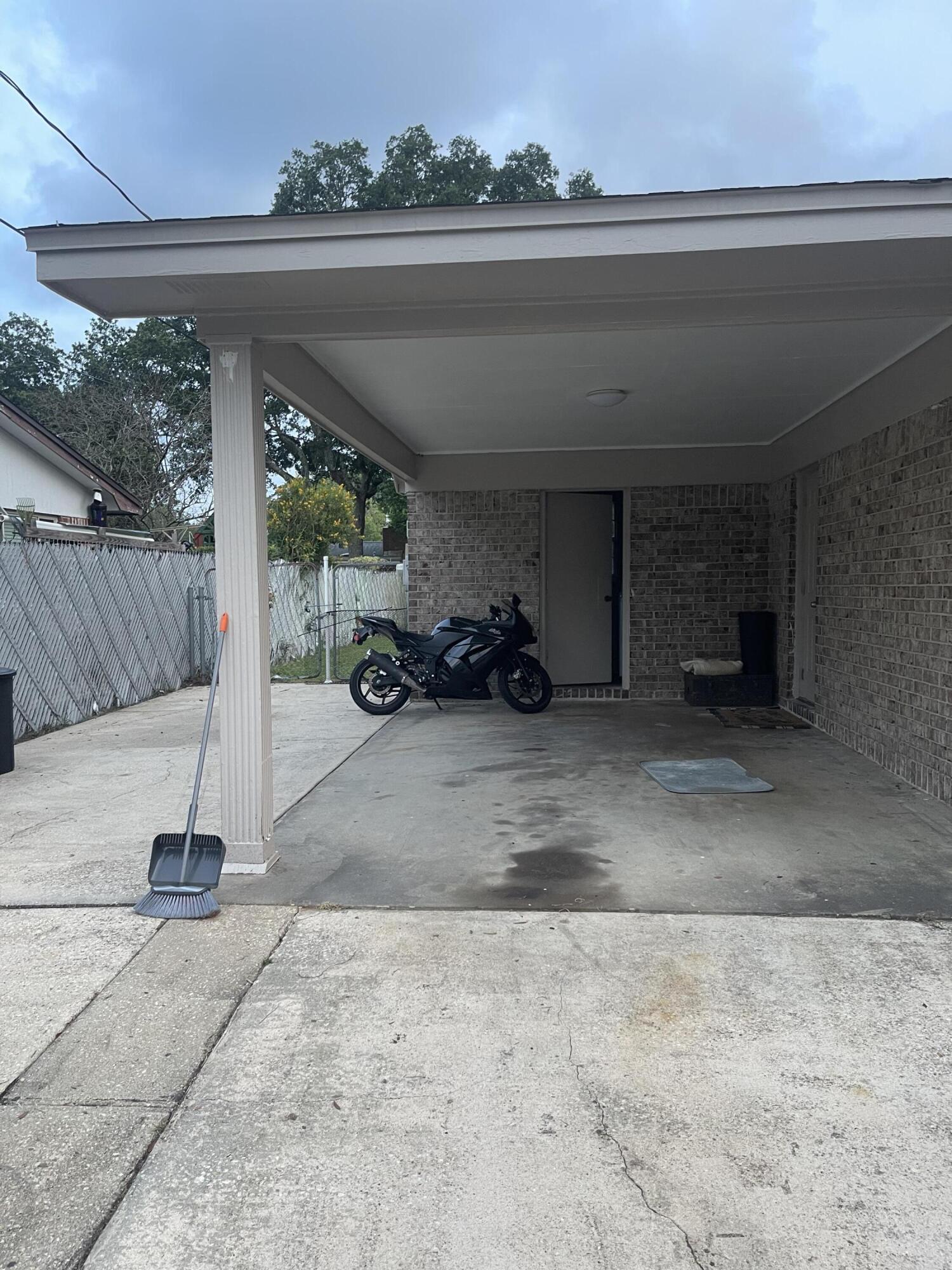 BAYOU WOODS 1ST ADDN - Residential Lease