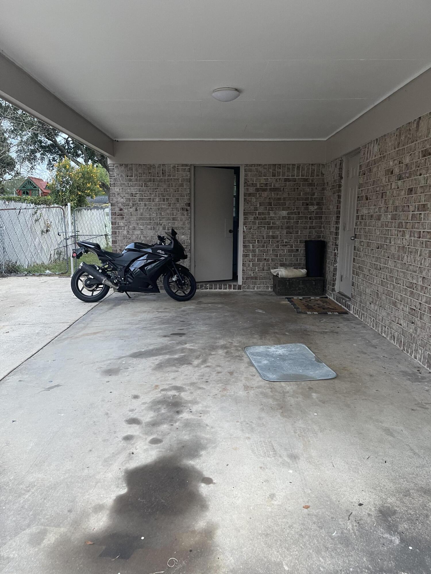 BAYOU WOODS 1ST ADDN - Residential Lease