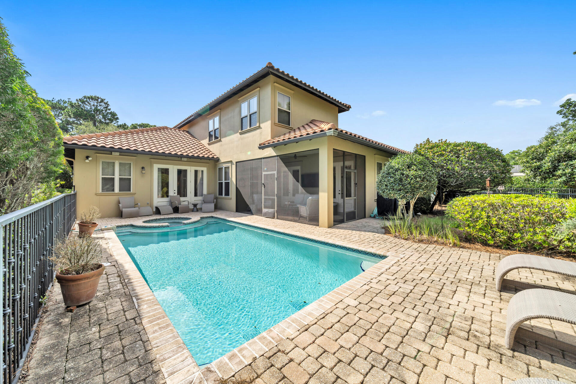 VINEYARD AT RAVEN OAKS - Residential
