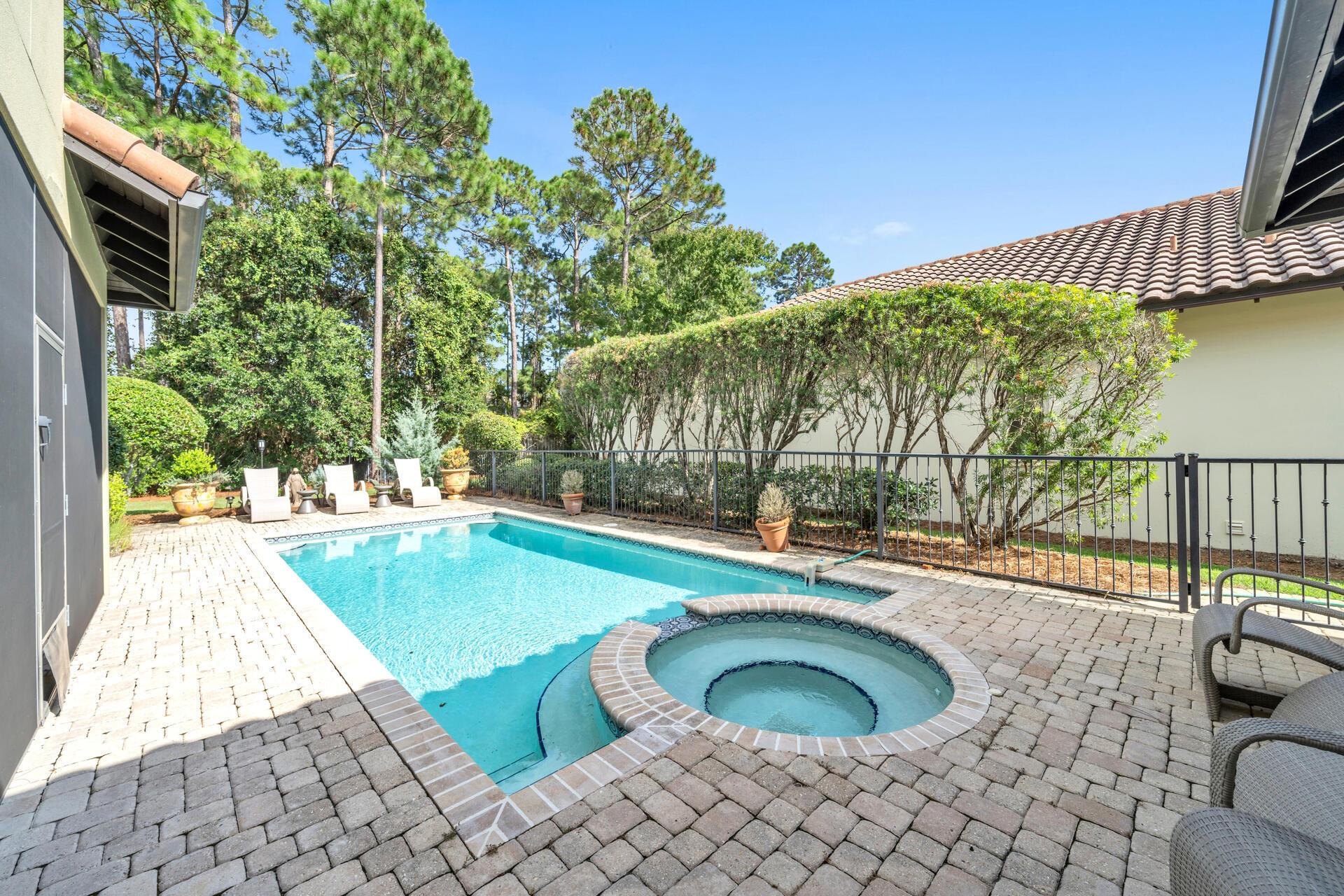 VINEYARD AT RAVEN OAKS - Residential