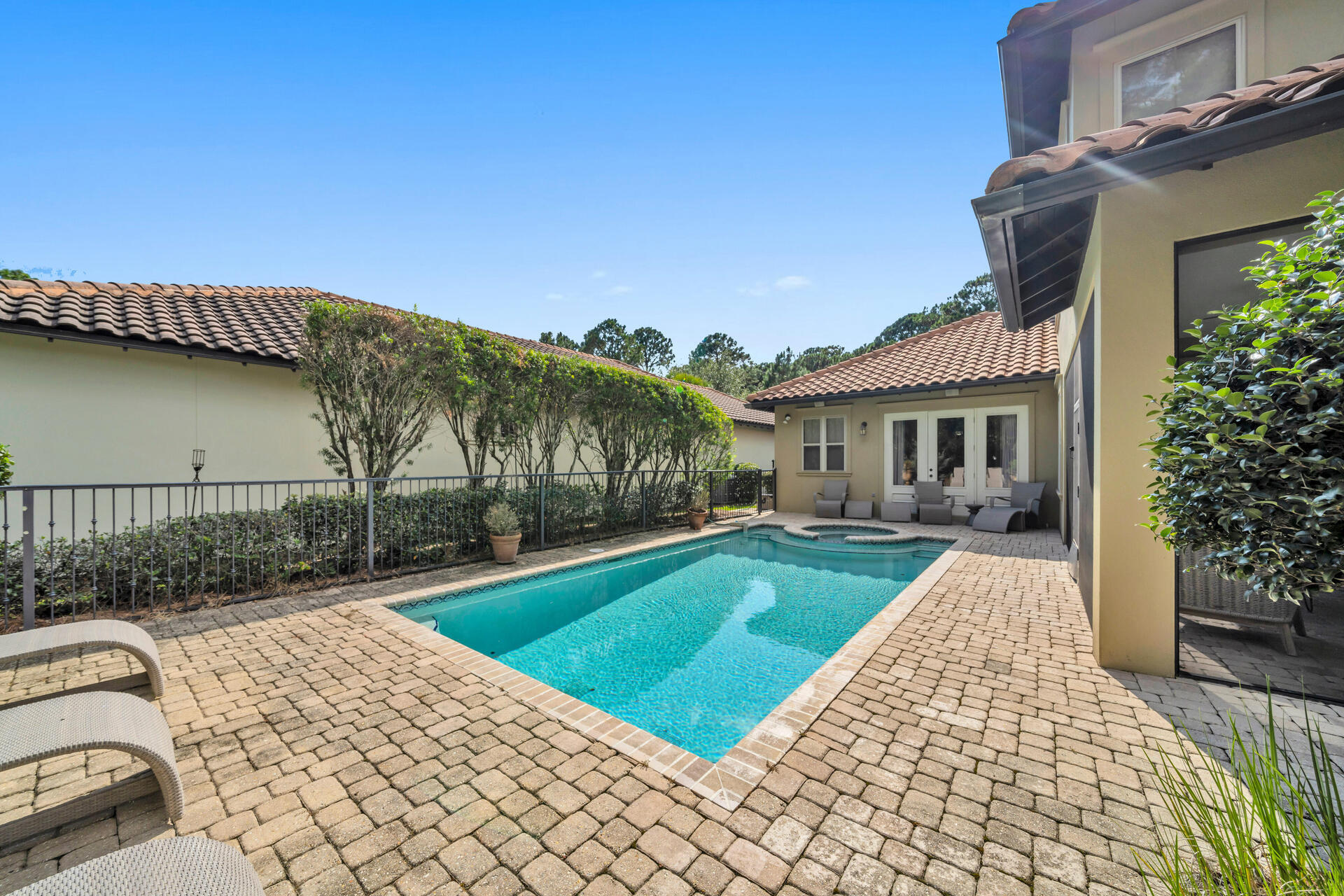 VINEYARD AT RAVEN OAKS - Residential