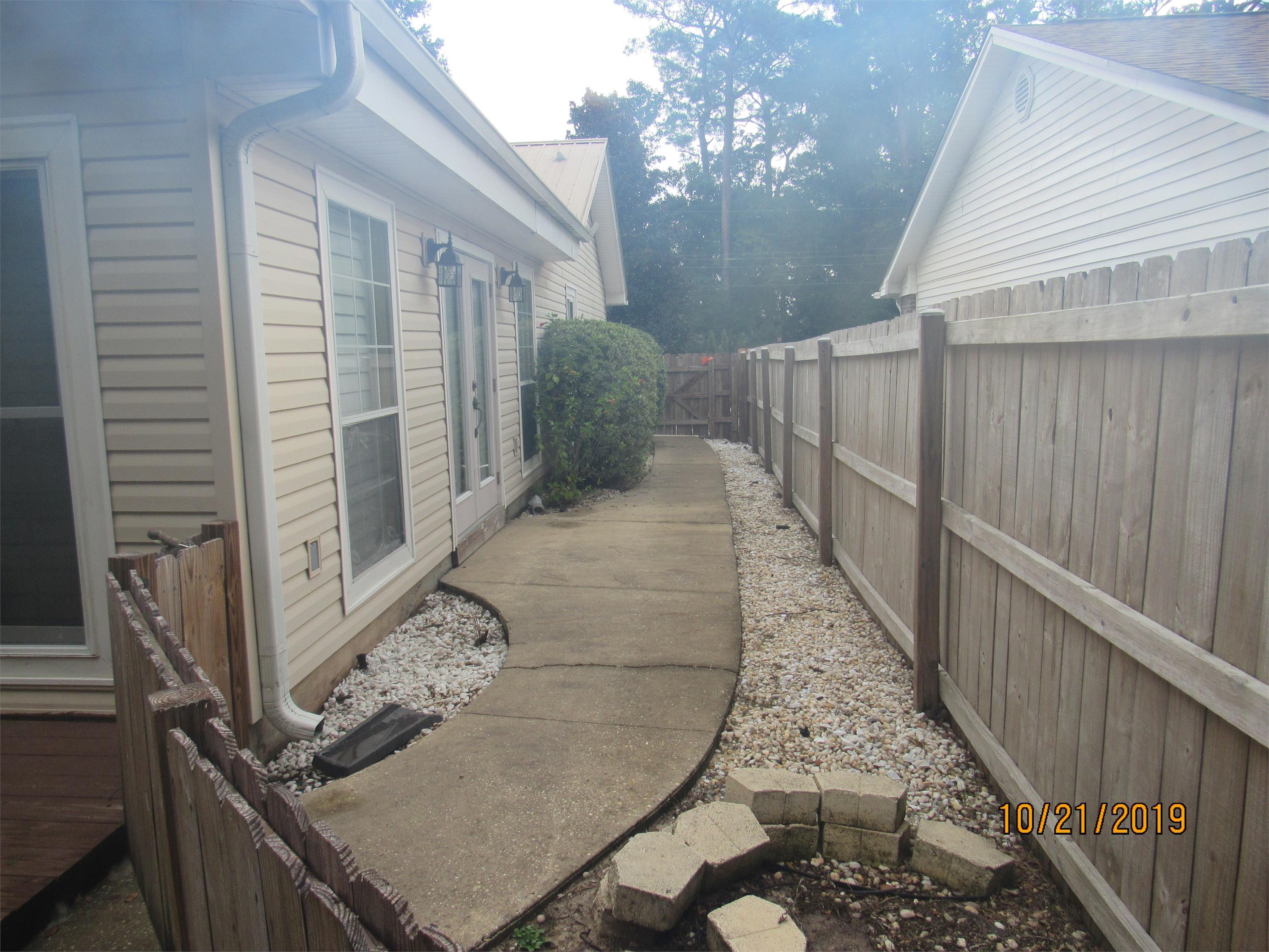 VALPARAISO PINECREST 6 - Residential Lease