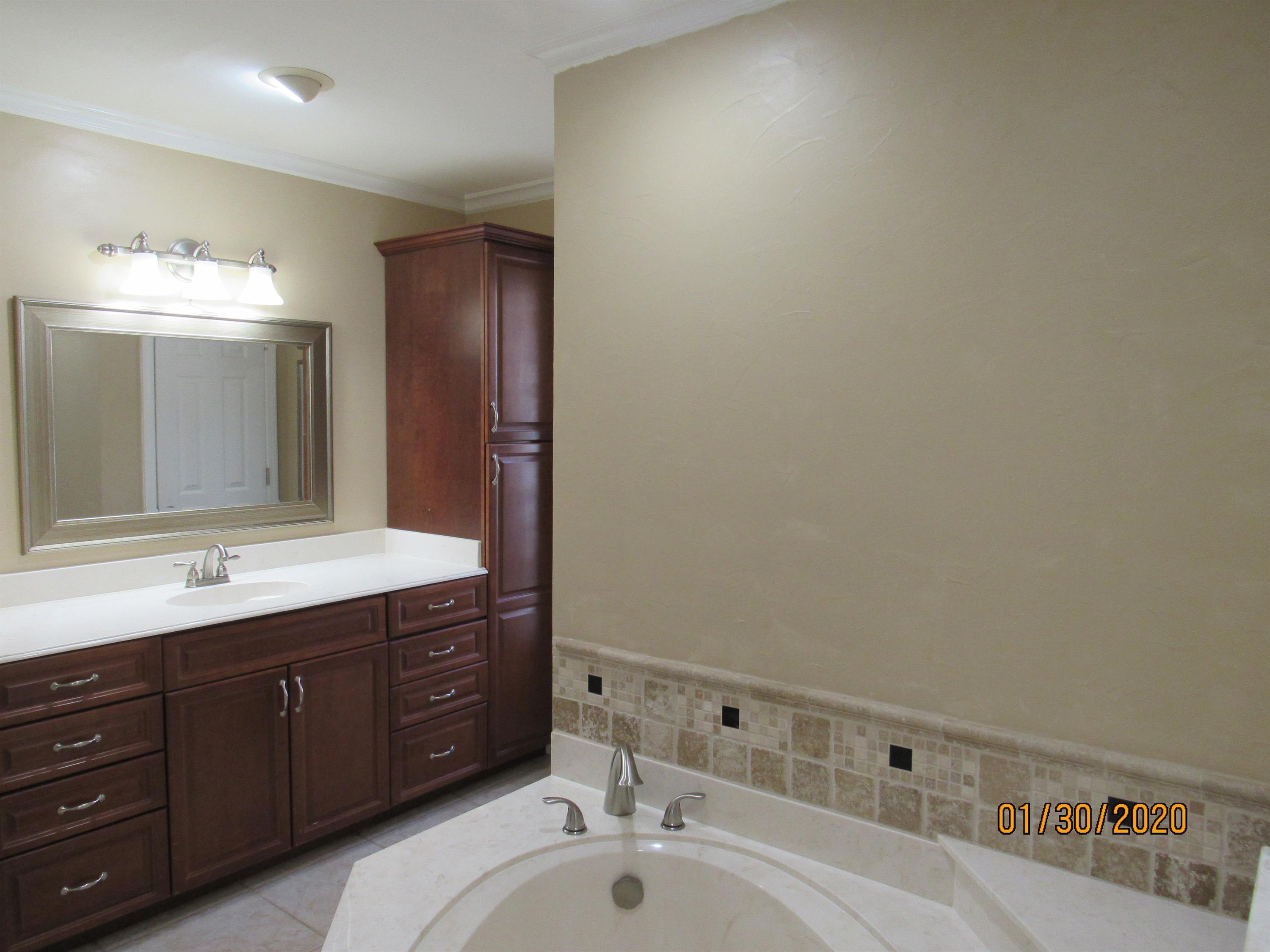 VALPARAISO PINECREST 6 - Residential Lease