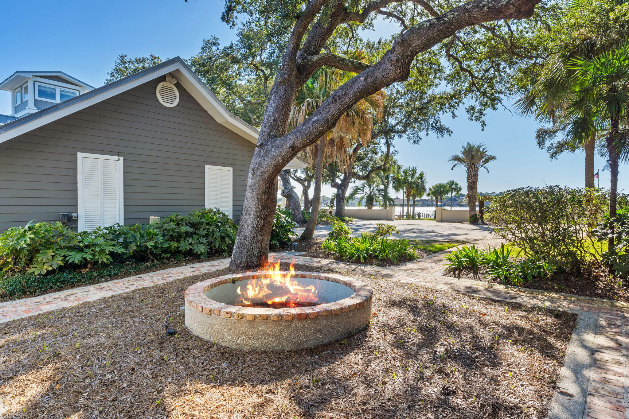 PARADISE POINT - Residential