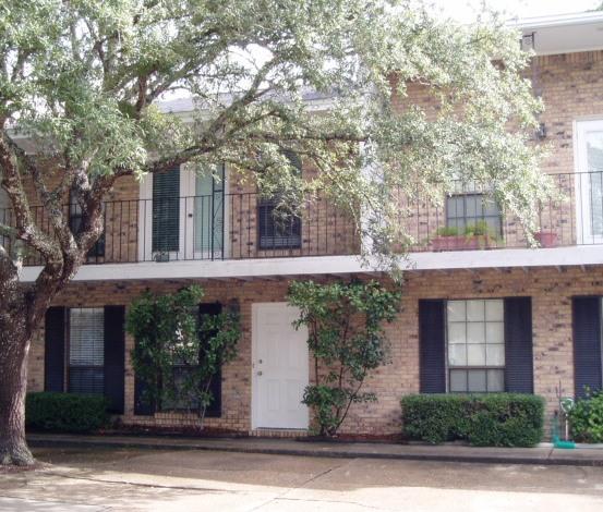 Don't miss out! Spacious townhome. Stainless steel appliances, Updated kitchen with granite counter tops. All three bedrooms are upstairs with two bathrooms. Master bedroom has a New Orleans balcony under a large oak tree's shade. Downstairs has two separate living areas and dining area. Granite bar overlooks the kitchen area. Half bathroom and laundry area are located between the kitchen and foyer area. Available August 12, 2019. Cat with non refundable pet fee.
