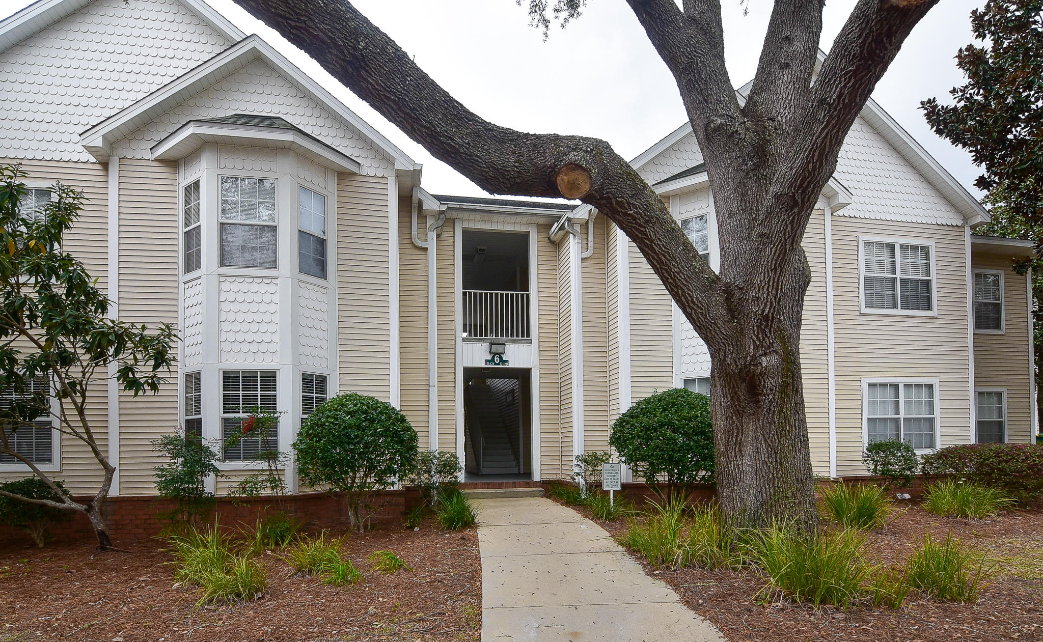 CHECK OUT 3D-VIRTUAL TOUR. VA APPROVED COMPLEX! Immaculately maintained two-bedroom, upstairs condo is move in ready. Seller has just installed new carpet and painted the entire unit in a neutral color. Easy, low-maintenance living in Niceville! Amenities include: community pool, gazebos & BBQ/picnic areas. HOA fees cover: master insurance policy, basic cable TV, trash, grounds maintenance, exterior maintenance, and accounting. Great potential as investment property. Centrally located near Eglin AFB, schools, hospital, NWFSC, and the beautiful white, sandy beaches of Destin.