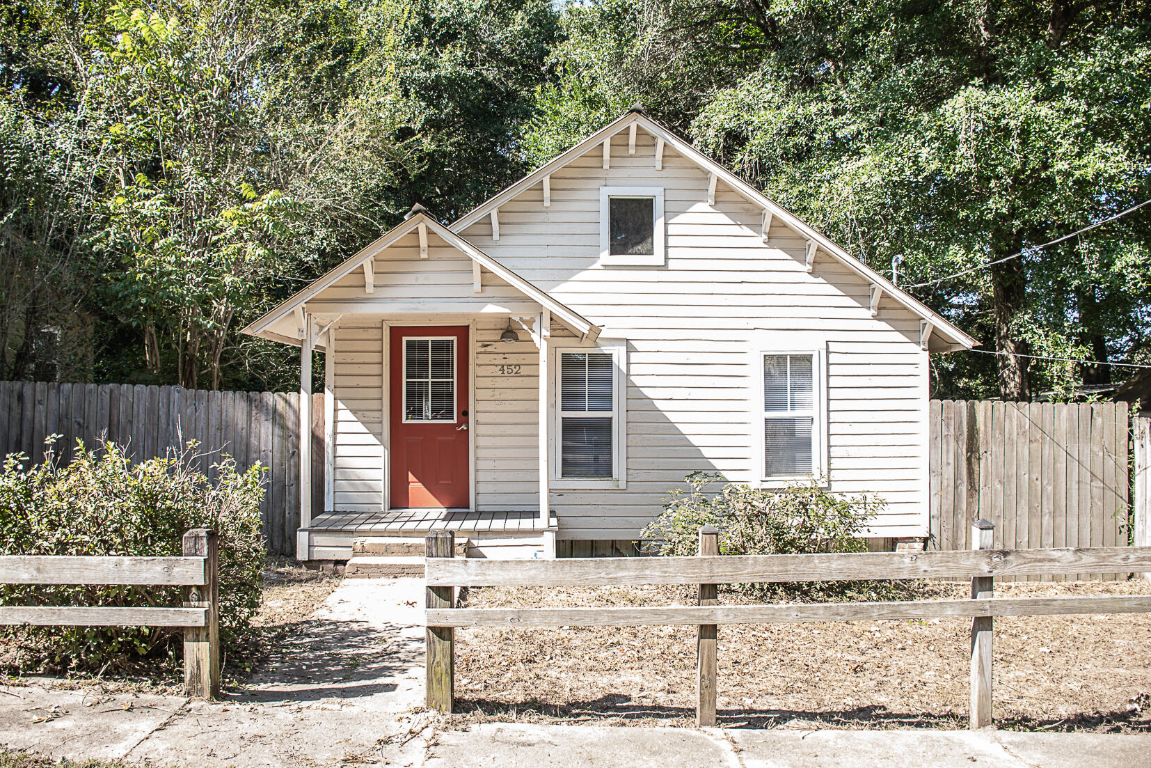 Available 04/10/2023.  1 Bedroom and 1 Bathroom Florida cottage has recently been renovated.  Tongue and groove ceiling, neutral paint, new refrigerator as well as a new front load washer and dryer.  Located in the heart of Crestview and the downtown business district.  Newer flooring covered front porch and covered back deck.  Plenty of natural lighting illuminates the living room, kitchen and dining area. The kitchen features a breakfast bar and industrial shelving with farm sink.  The bedroom is generously sized for a Queen size bed.  Perfect home for the price and location.  No inside smoking or vaping.  Pets may be allowed with a $400 non-refundable pet fee.  A FICO score of 600 is required for the application process.  Rental rate includes lawn care service.
