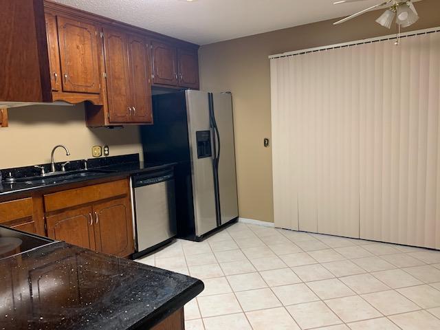 PARKWOOD SQUARE PH 1 - Residential Lease
