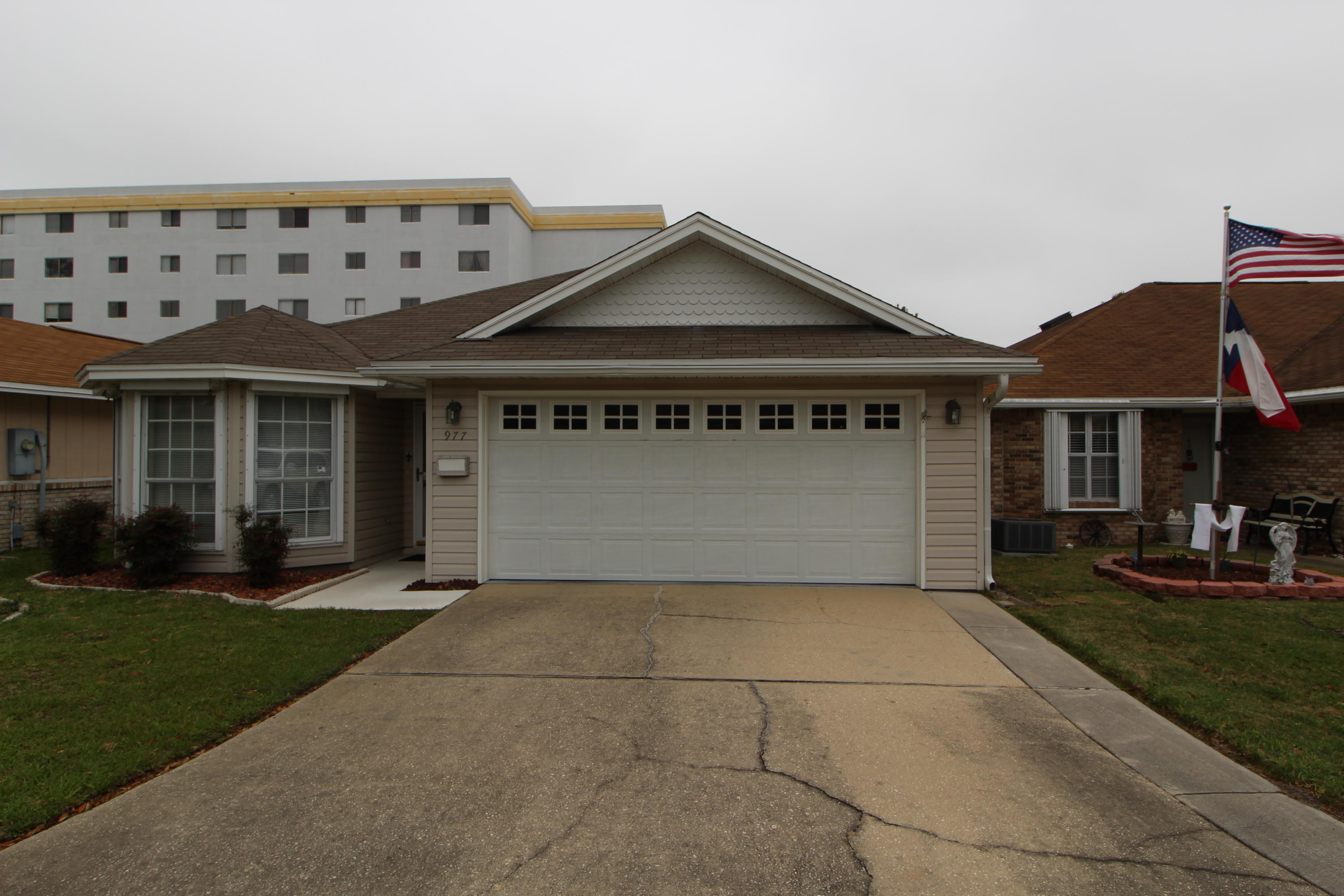 RARE FIND - DETACHED SINGLE STORY HOME SITUATED IN THE DESIRABLE DONLABROOK SUBDIVISION! Highly sought location for those seeking convenient living. Across the street from FWB Medical Center, close to White Wilson, many physicians' offices and ancillary medical services.