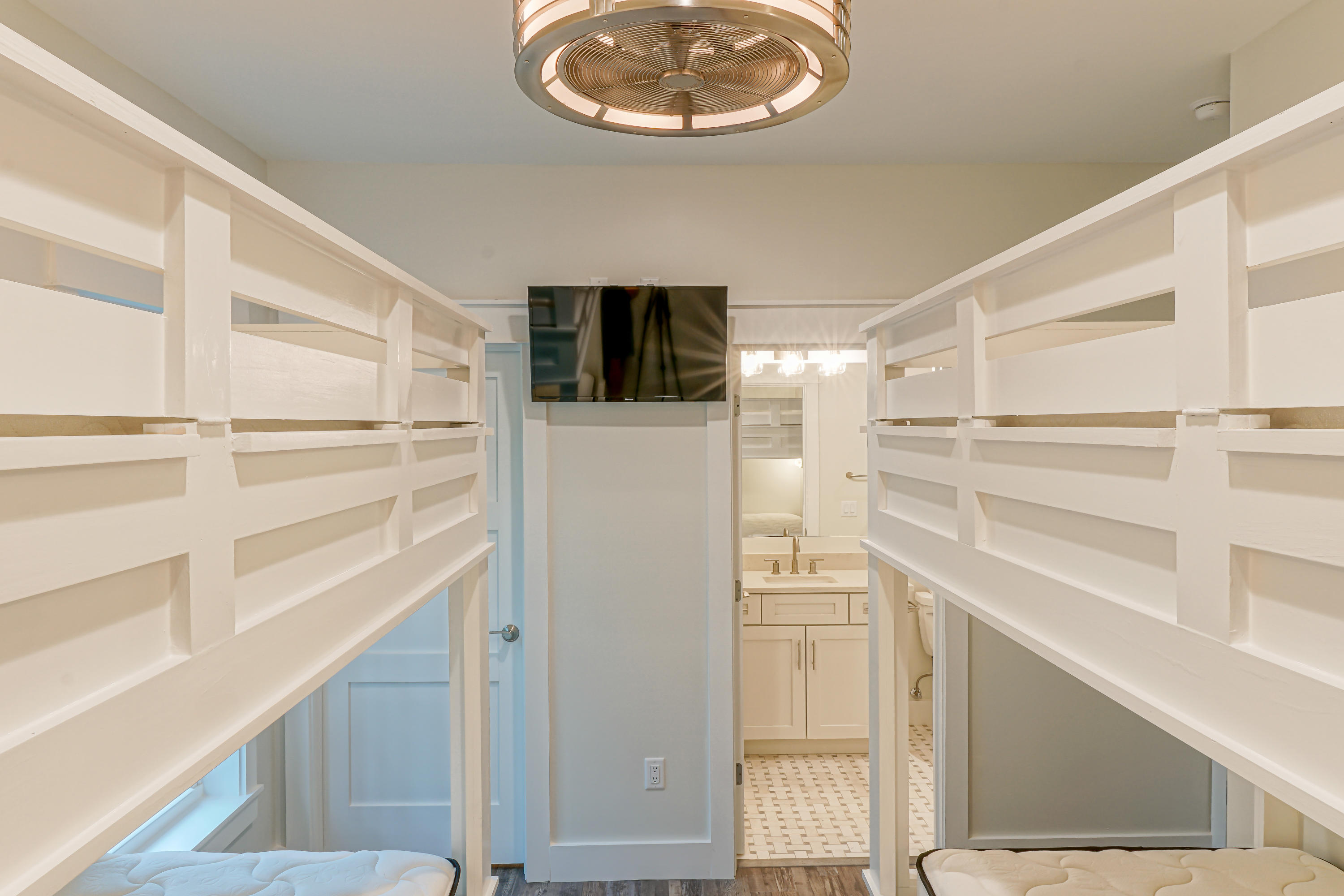SEAGROVE SHORES 4TH ADD - Residential