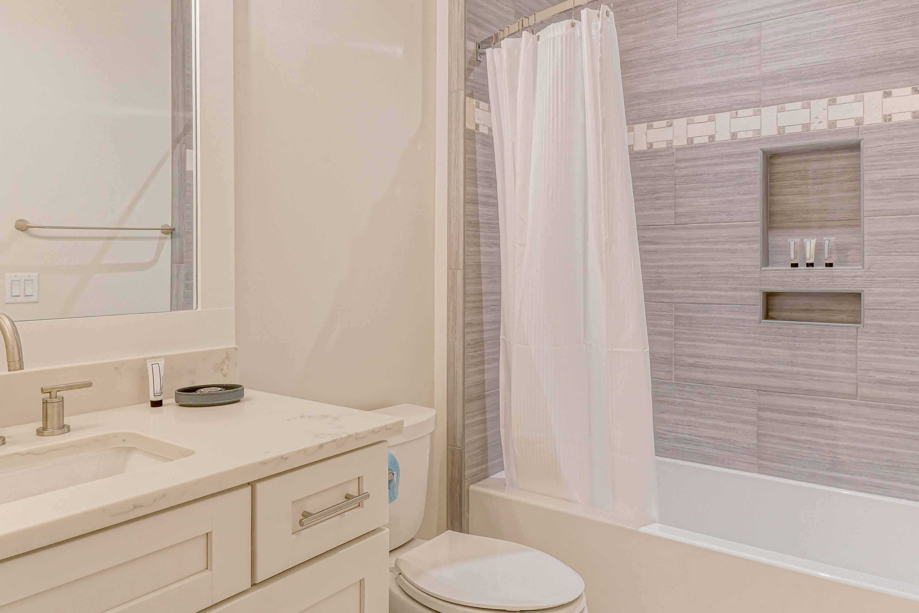 SEAGROVE SHORES 4TH ADD - Residential
