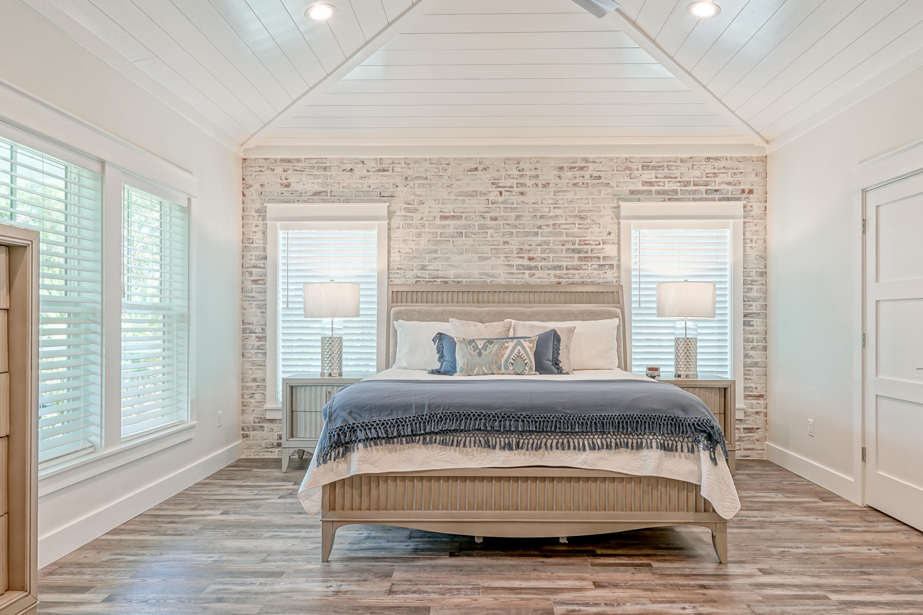 SEAGROVE SHORES 4TH ADD - Residential