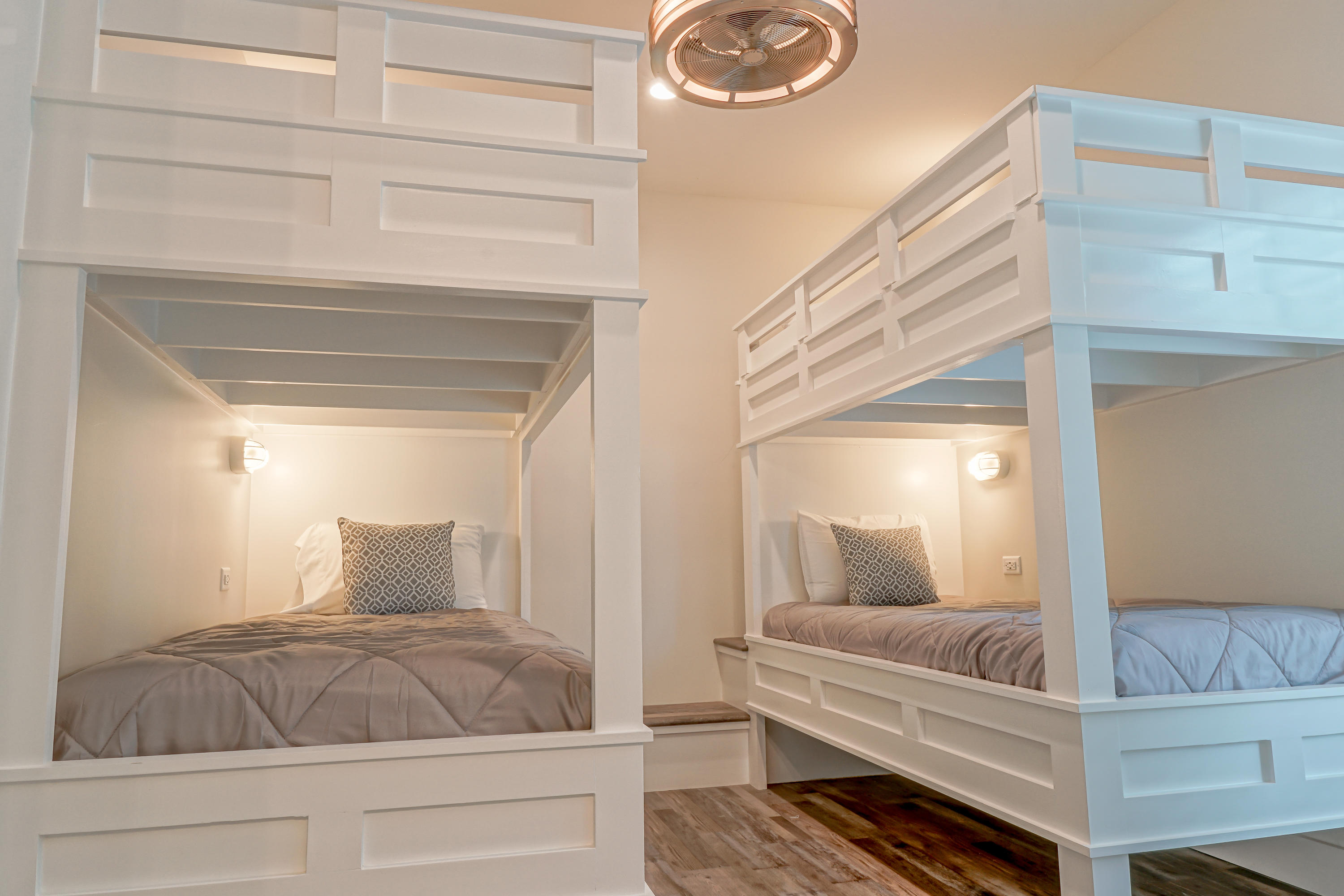 SEAGROVE SHORES 4TH ADD - Residential