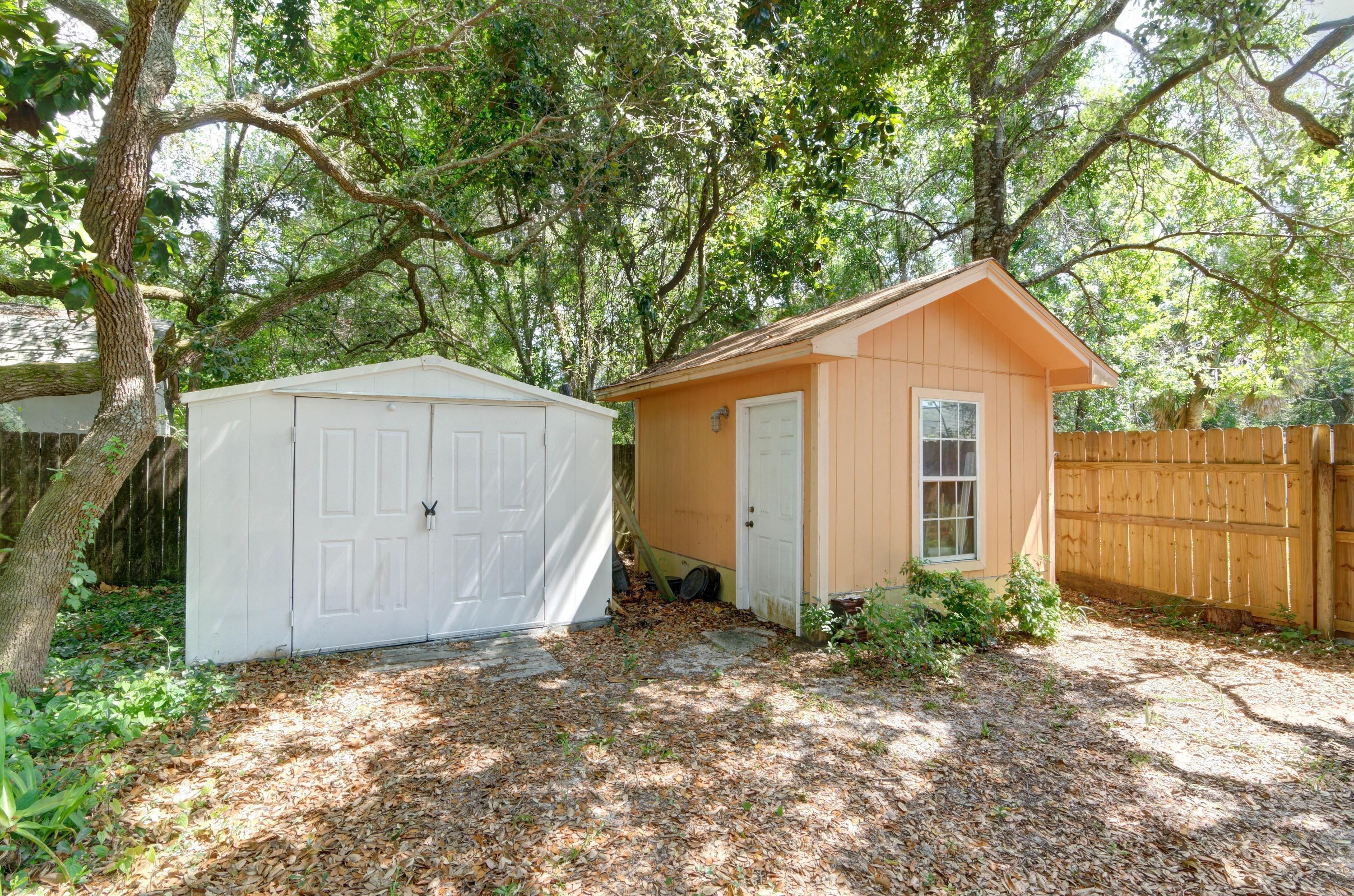 CHEROKEE ACRES - Residential
