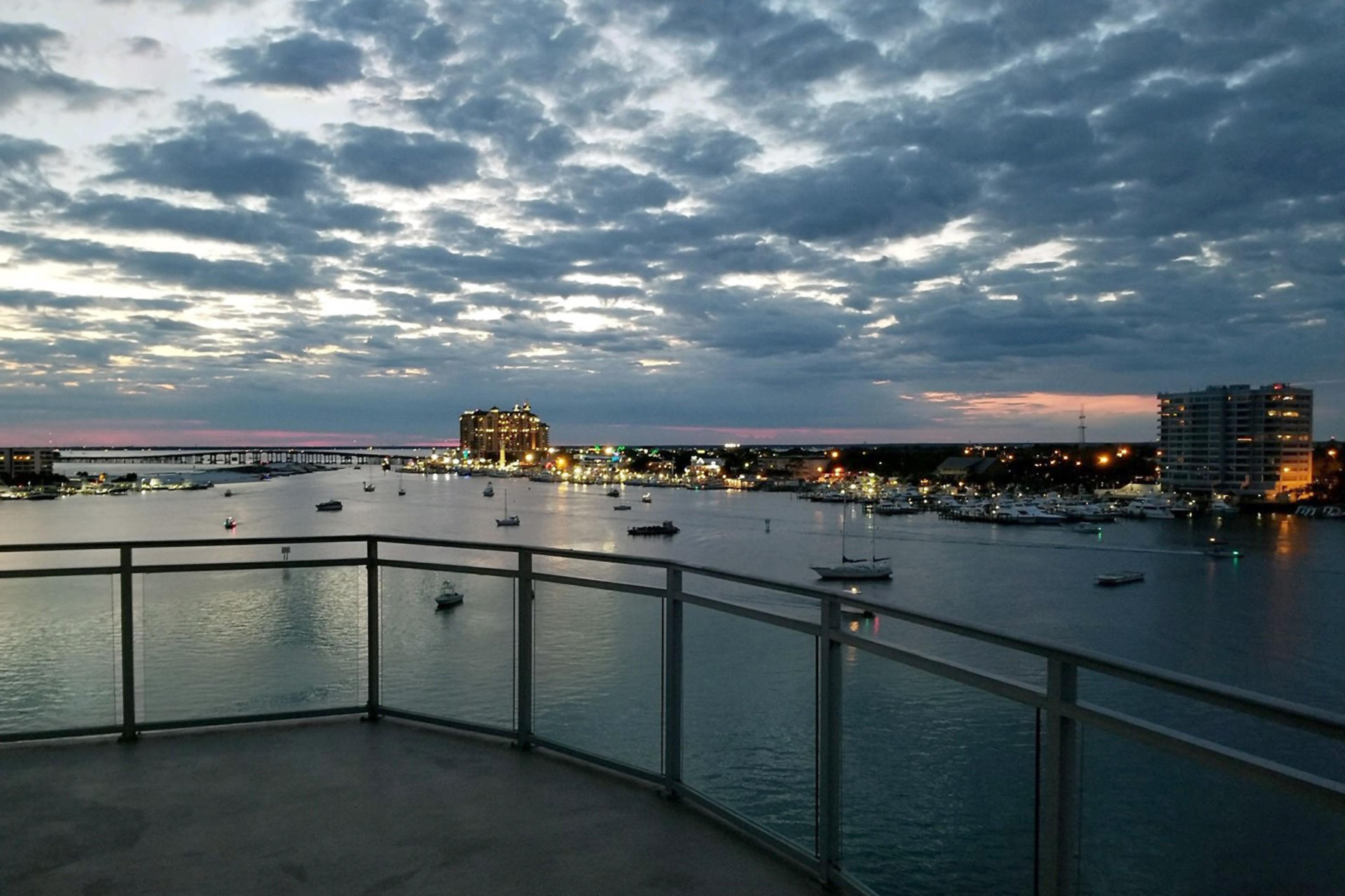 HARBOR LIGHTS - Residential