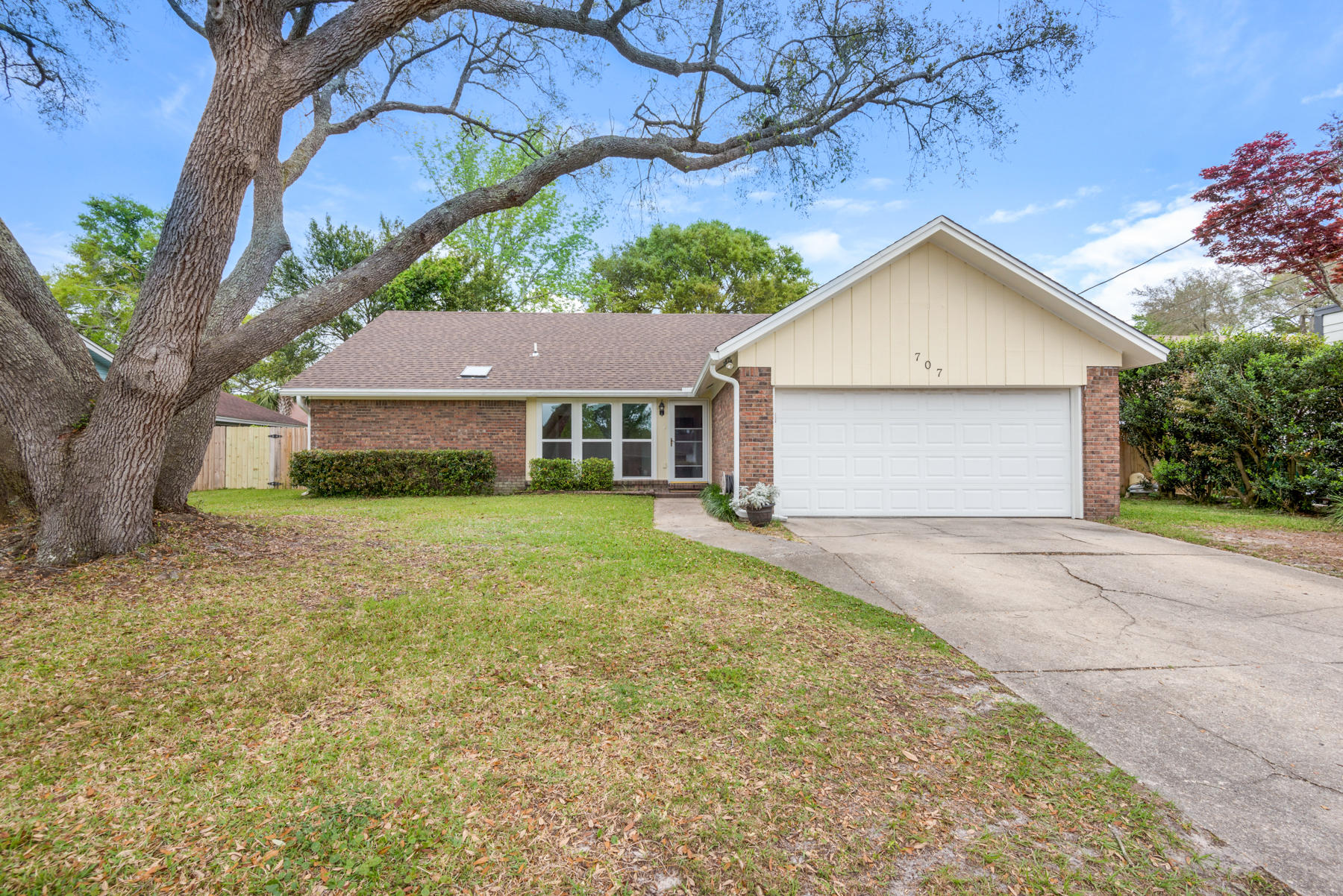 TANGLEWOOD S/D 1ST ADDN - Residential Lease
