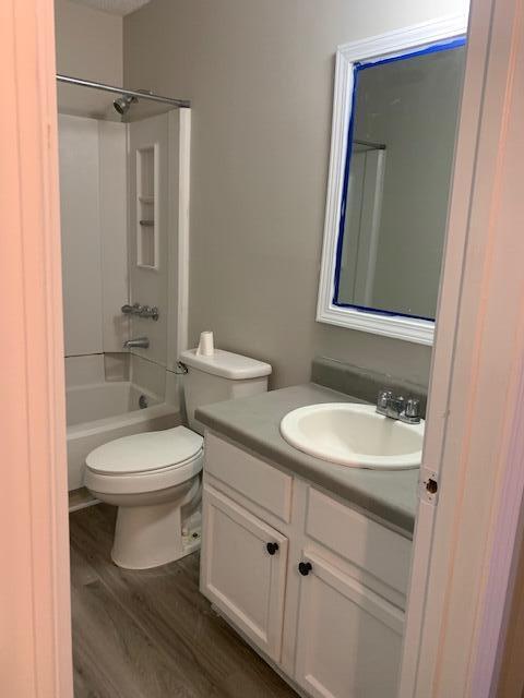 GOLF CLUB CONDO THE - Residential Lease