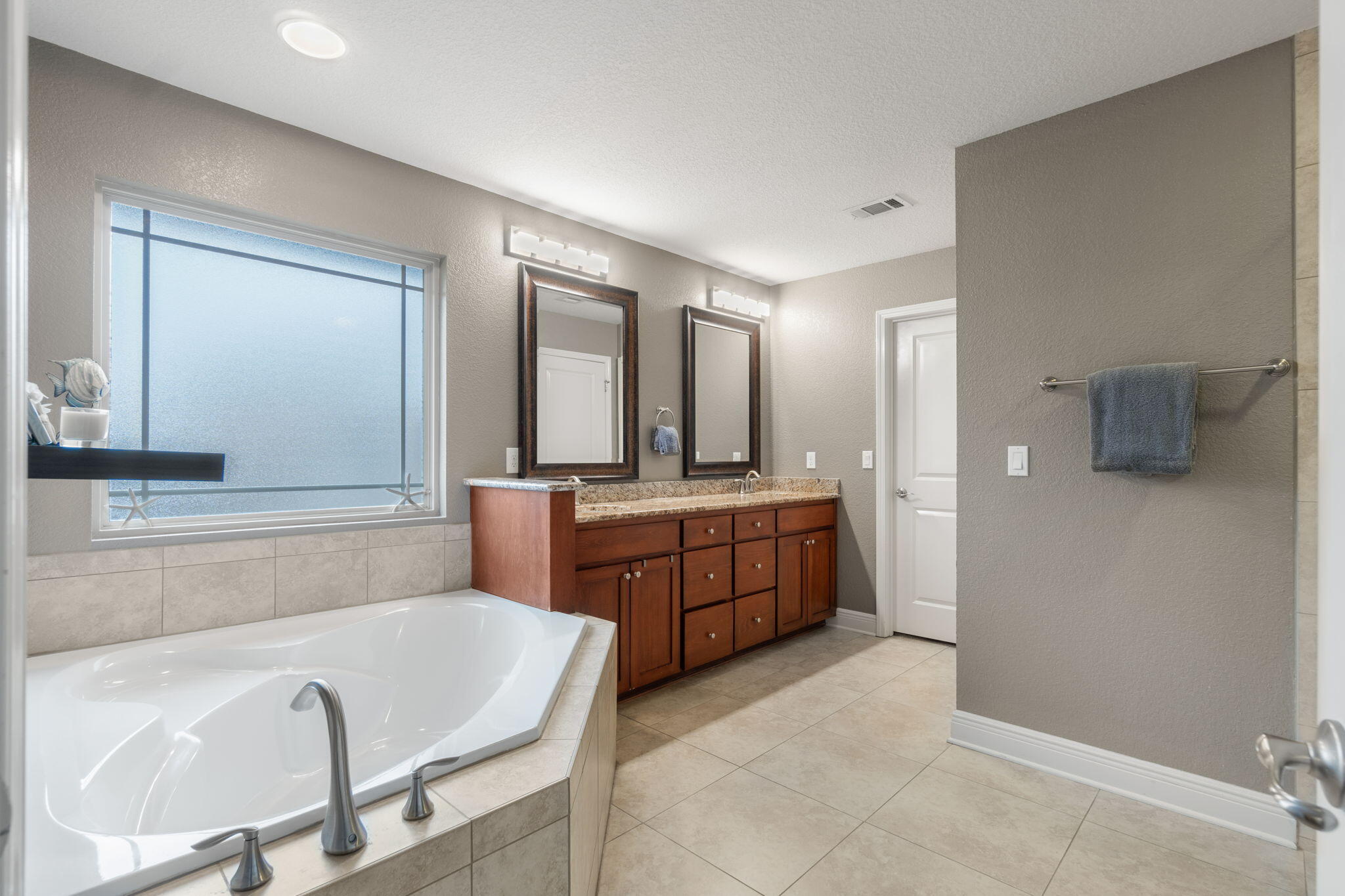 HOLLEY BY THE SEA - Residential