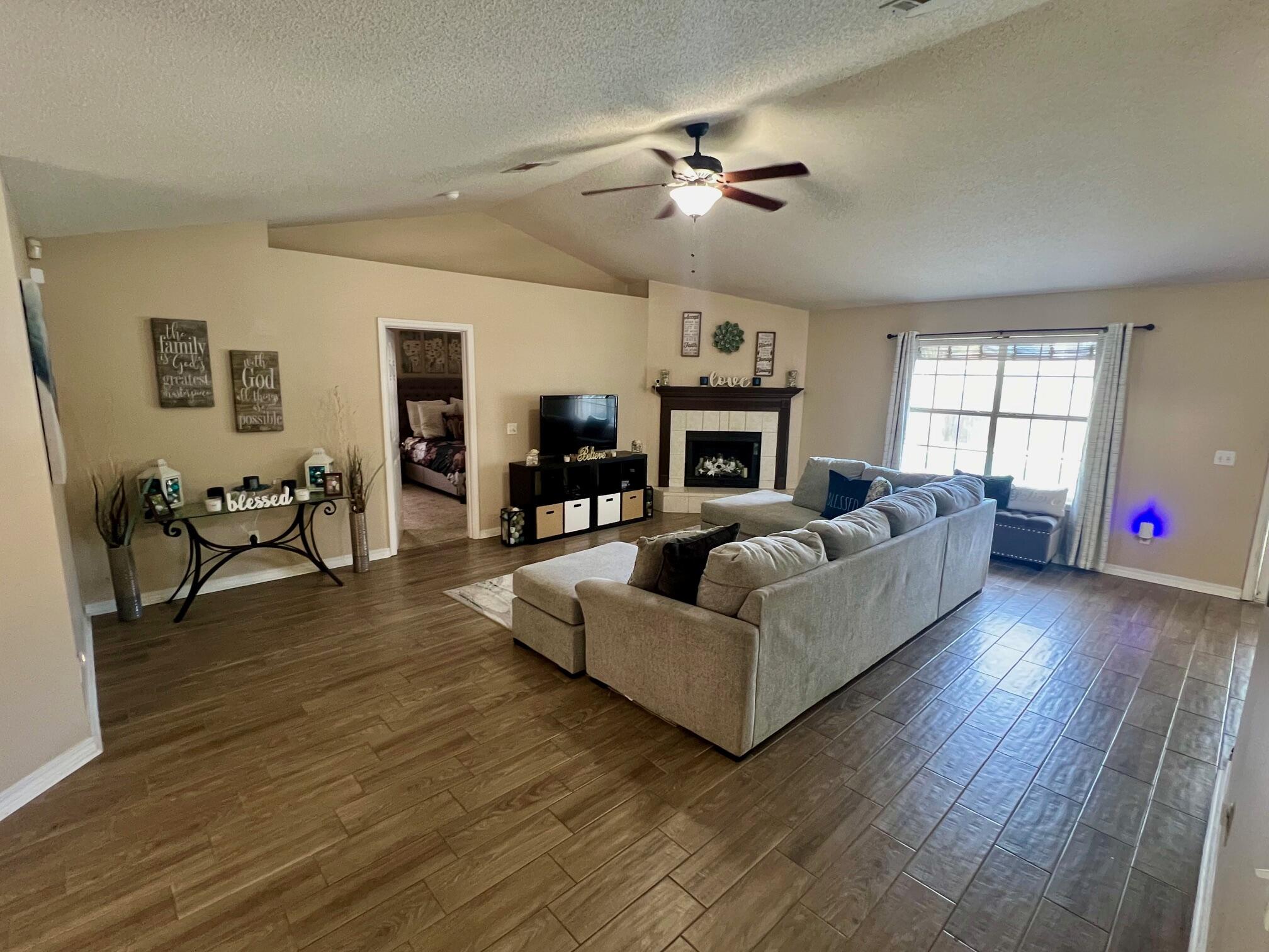 RIVERCHASE S/D PH 2 - Residential Lease