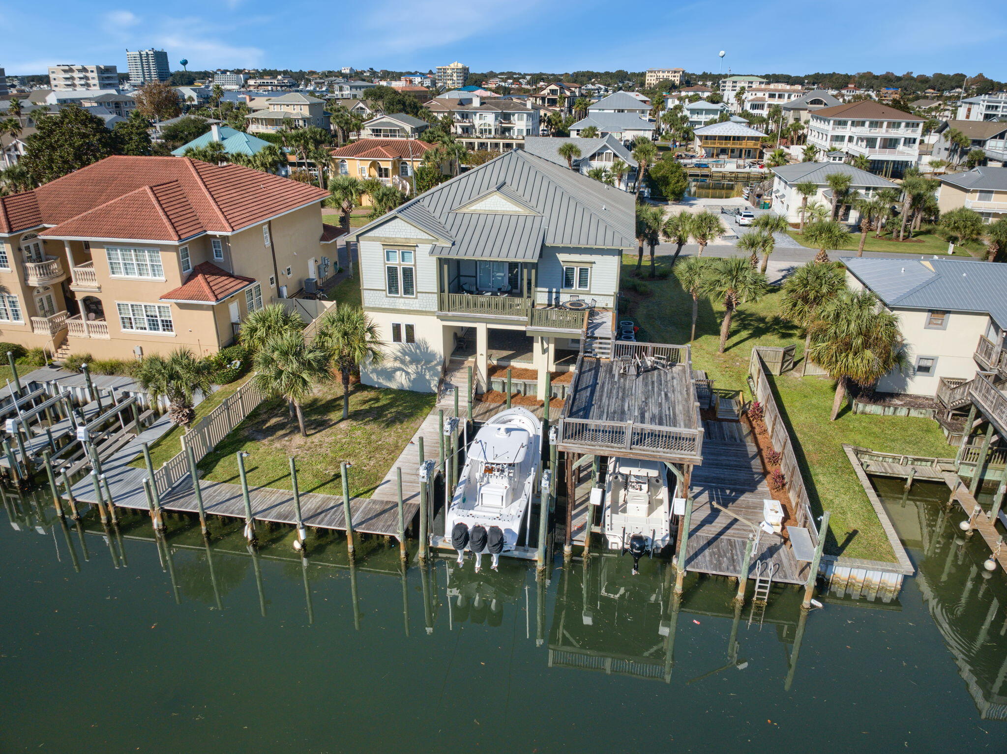 HOLIDAY ISLE - Residential