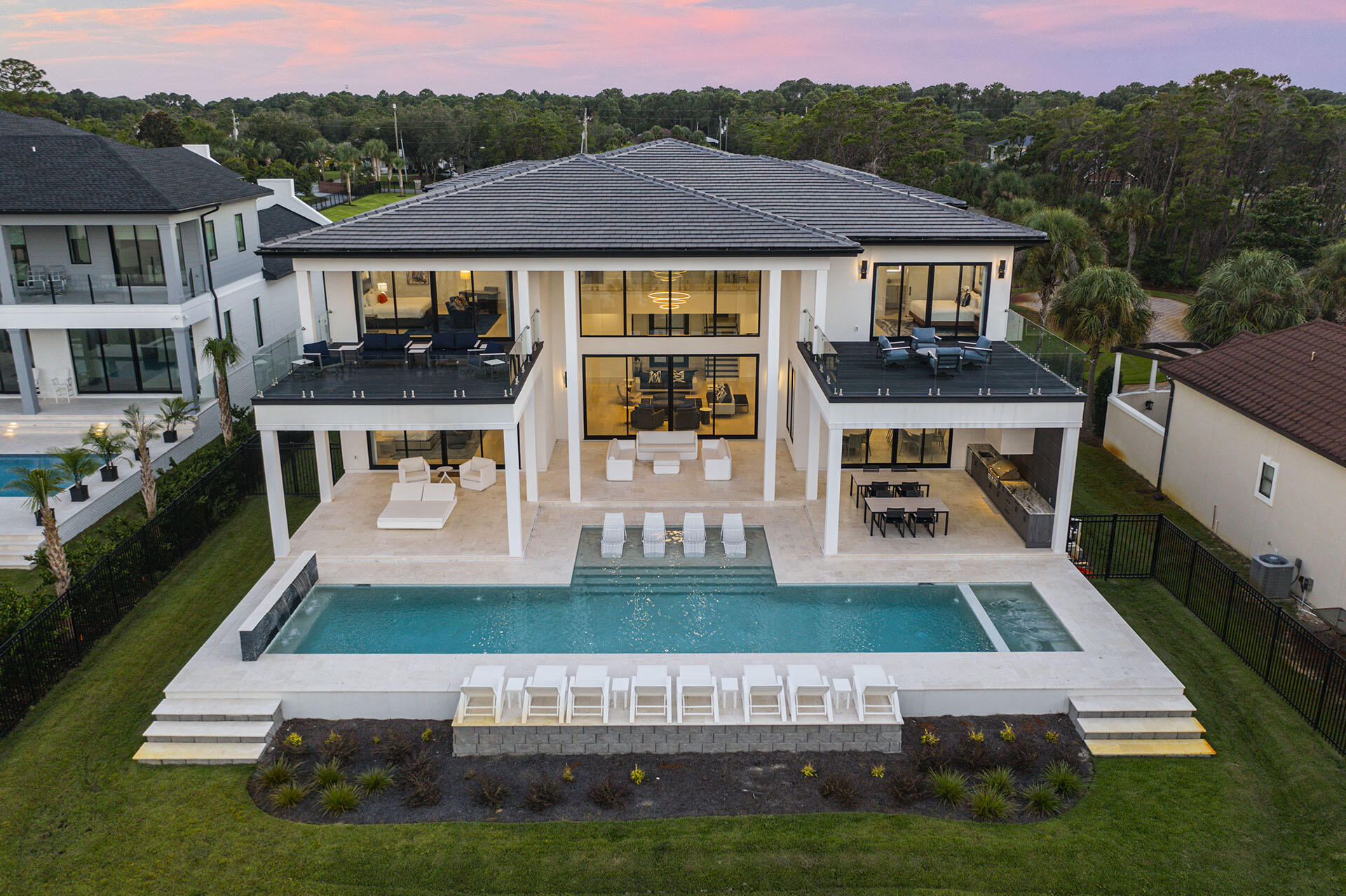 WHISPERING OAKS - Residential