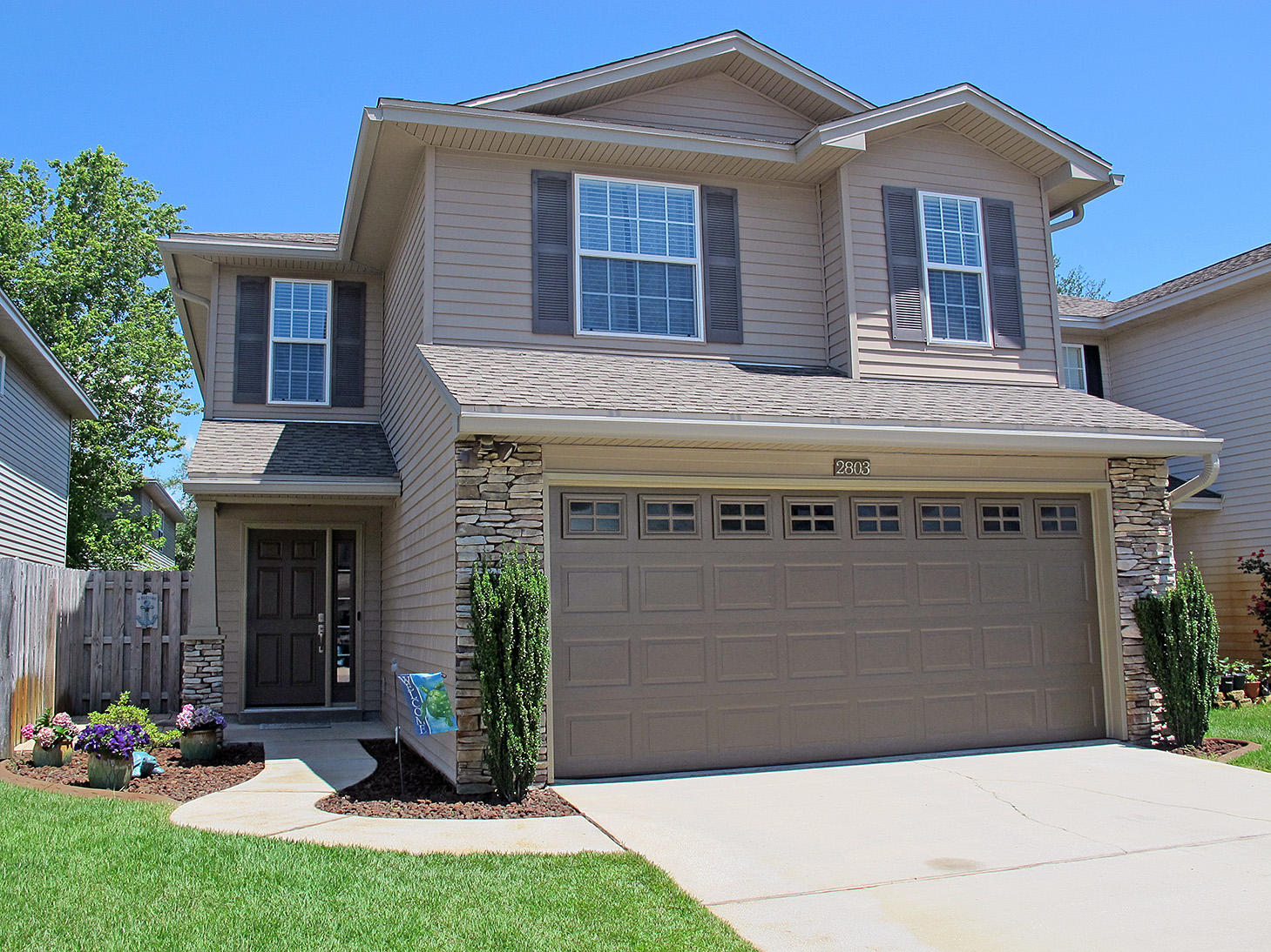 Charming two-story 3/2.5 in the Summerwood subdivision of Shalimar! Nearly 2000 square feet provides plenty of living space for entertaining or relaxing. This home has special features that others in the neighborhood do not: a screened in Florida room in the back and a small uncovered patio for your barbecue; crown moulding in the living area; and one of the largest backyards in the neighborhood (but still easy to manage). Located a short drive from Eglin AFB or the back entrance to Hurlburt Field, it's perfect for a quick commute or jaunt to our beautiful Emerald Coast beaches.
A cheery foyer and entry hall greet you as you enter, opening out to a large great room with plenty of space for living, dining and cooking. Keep reading for more information... Updated light fixtures provide personality, and you would swear those floors are hardwood except that they are durable tile. The modern kitchen features granite counters, stainless appliances, a breakfast bar and attractive wood cabinetry with lots of storage, including a wide pantry in the laundry room with wood shelving, an upgrade from the original wire organizers. A pretty half-bath with a newer vanity adds convenience.

Out the french doors is the Florida Room, extending your living space indoors and out for gatherings. It's also a perfect place to enjoy your morning coffee or favorite beverage while watching your kids or fur-babies play. Or just reading a book and listening to the grass grow. A lawn pump and sprinkler system provide easy maintenance.

Upstairs are three spacious bedrooms separated by a large sitting area big enough for a desk as well. The master bedroom is nearly 200 square feet, which does not include the huge walk-in closet. The master bath features an oversized tub/shower, cultured marble dual vanities with plenty of counter space, and a separate toilet room. The other two bedrooms are sizable as well, with a jack and jill bath in between. One bedroom even has a light string edging the ceiling that changes colors at will, which the sellers can convey or remove according to the buyer's preference.

The windows are not only dual-paned, they are impact resistant. Off the entry hall, a "Harry Potter" storage closet under the stairs provides lots of space for Christmas decorations, documents or whatever you need to squirrel away in perpetuity. The sellers added cupboards in the laundry room above the washer/dryer hookups as well. Buyers should verify measurements and all other details deemed important. Don't wait to schedule your showing this one won't last!