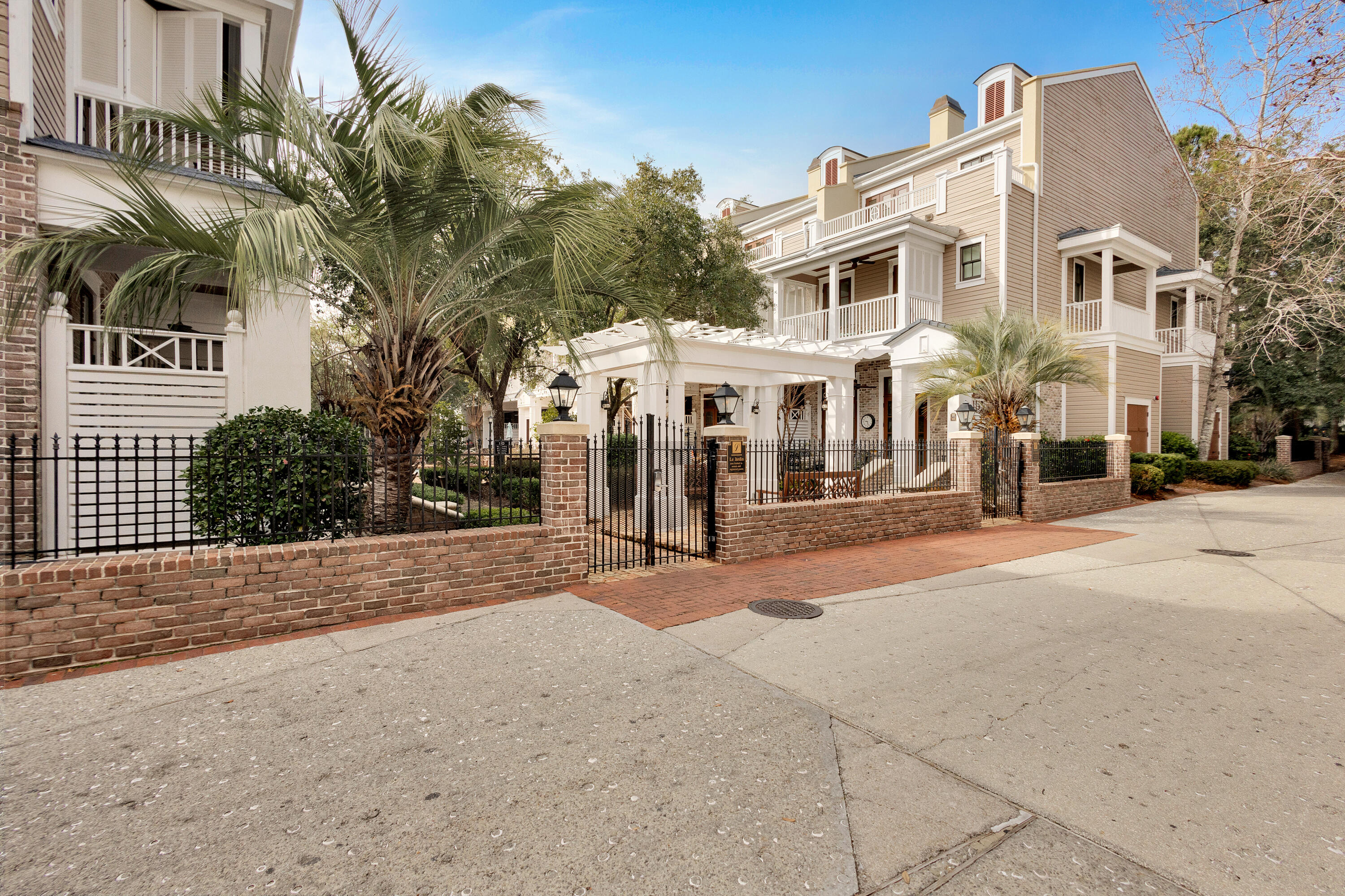 LE JARDIN - Residential Lease