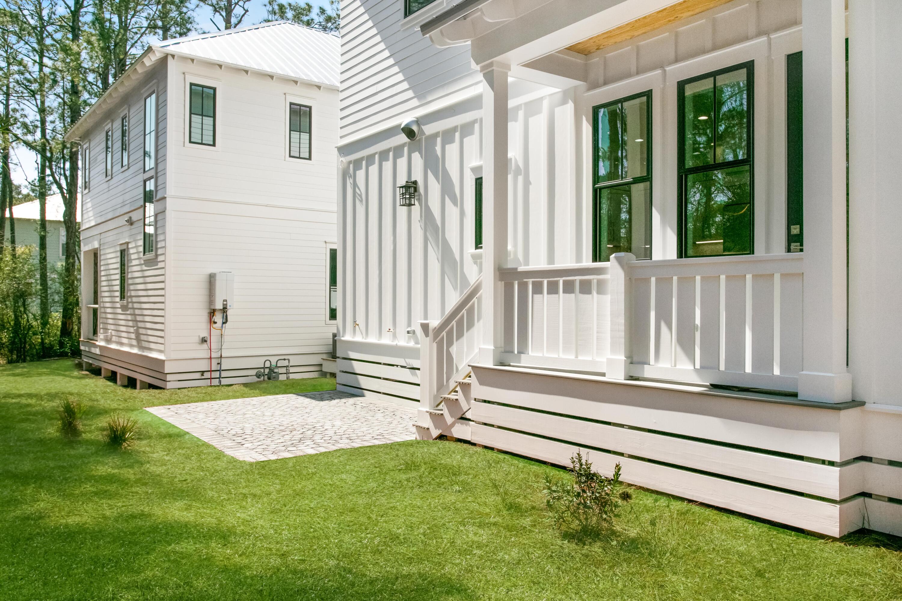 COTTAGES AT EASTERN LAKE - Residential