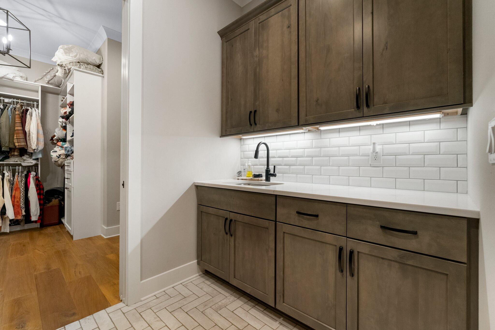 HUNTERS RUN - Residential