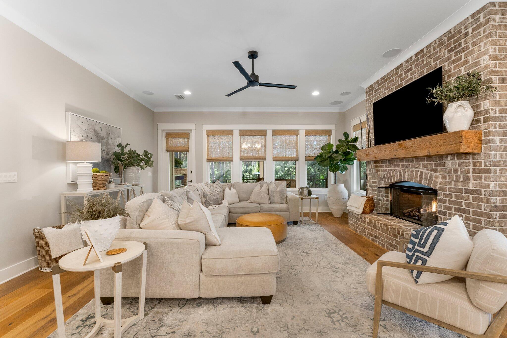 HUNTERS RUN - Residential