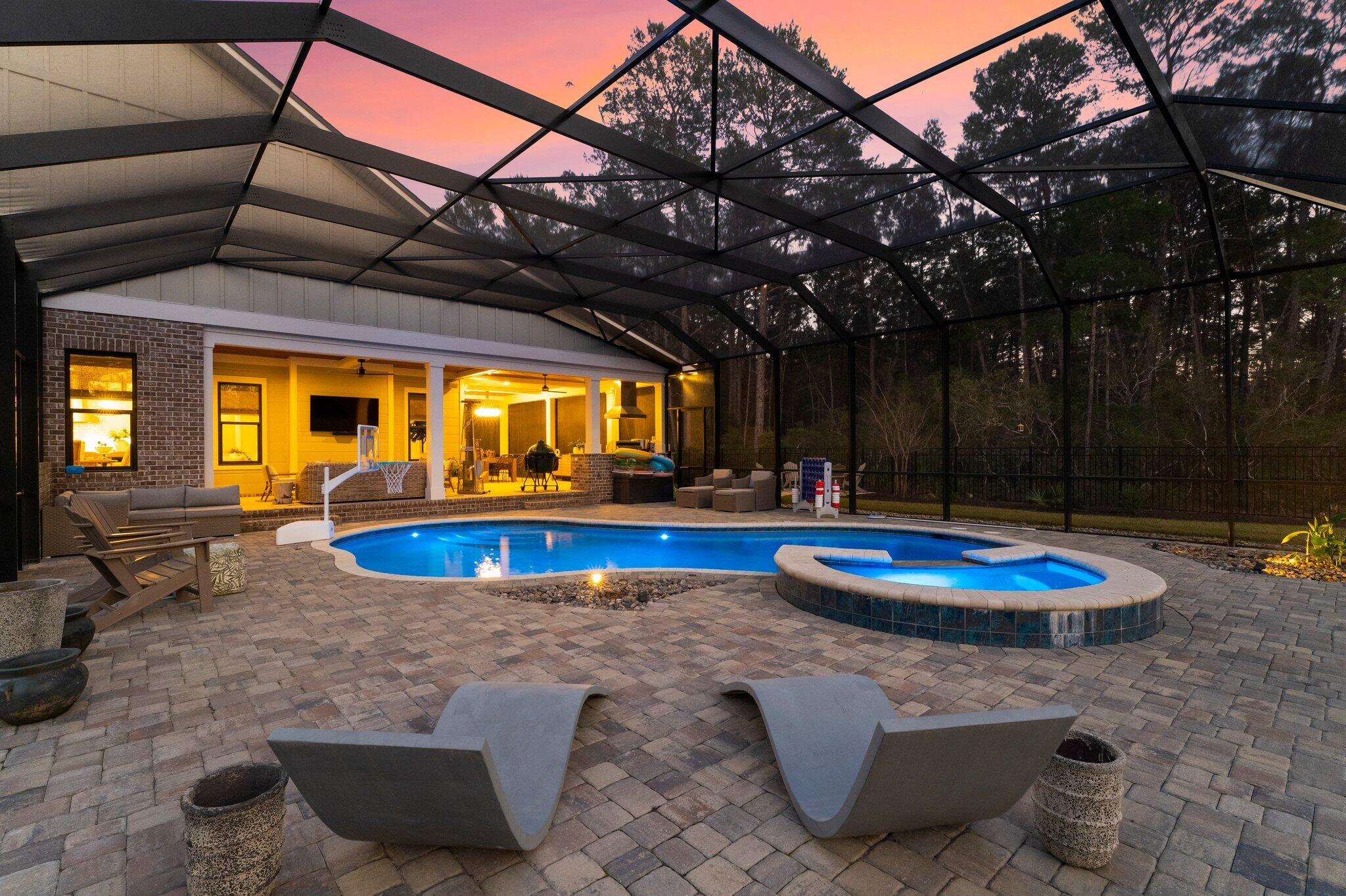 HUNTERS RUN - Residential