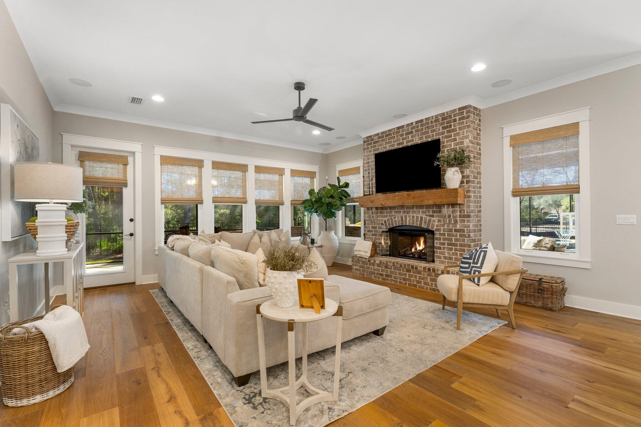 HUNTERS RUN - Residential