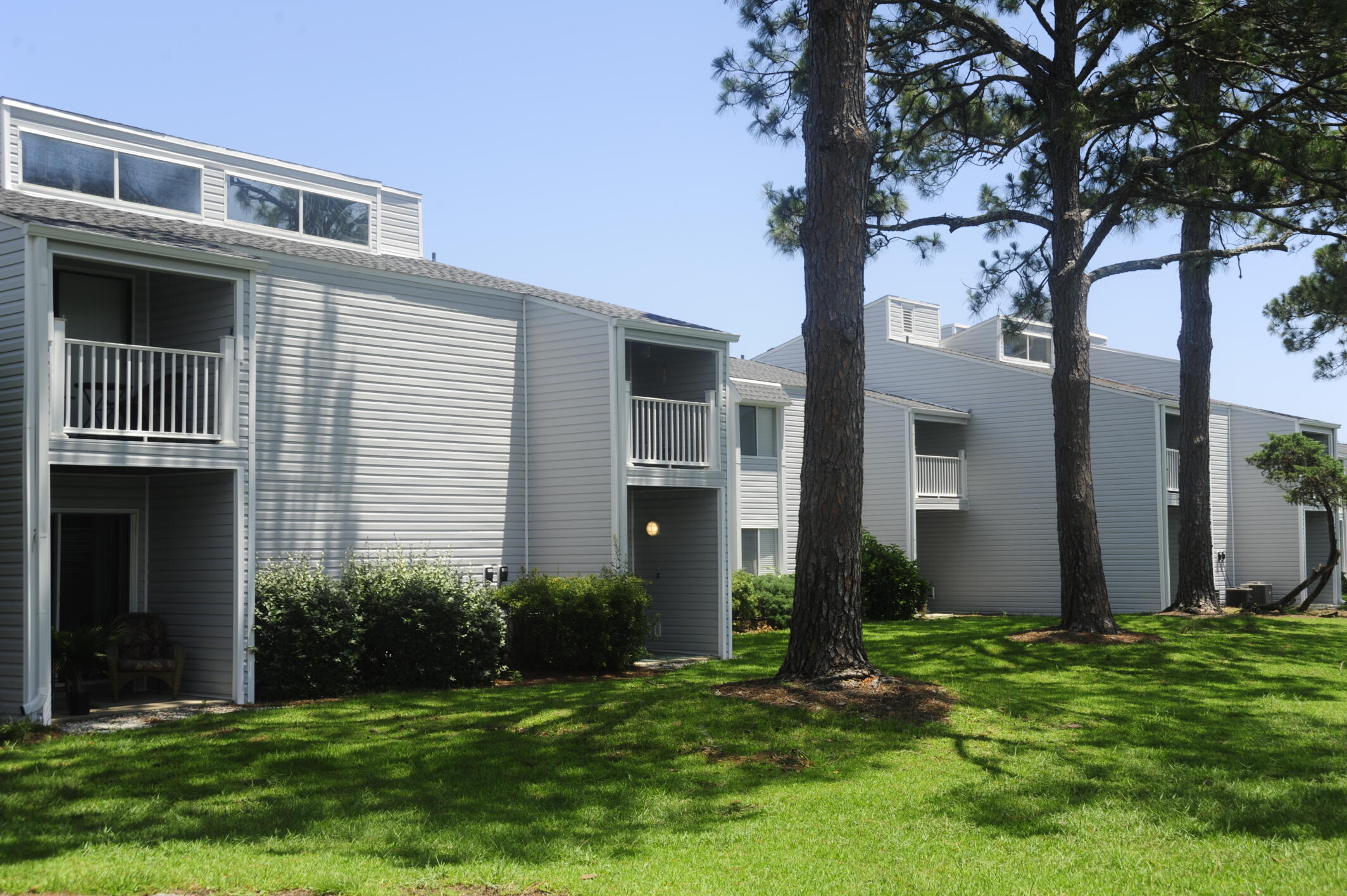 Why pay rent when you can build your own equity. Situated in a great location, minutes from Eglin AFB and Hurlburt Field. This is a gated community surrounded by the bay and Lake Clyde on 3 sides. Head to the water to enjoy the sunset, fishing, or paddle boarding. The many amenities include a pool, tennis court/pickle ball, spa and large laundry.
Updated cabinets, granite, under-counter water filter, crown molding, vinyl plank flooring, are a few of the features in this unit. New hot water heater.
$0 down with a VA loan, and build equity, instead of paying for someone else's investment, for about the same monthly amount as rent.