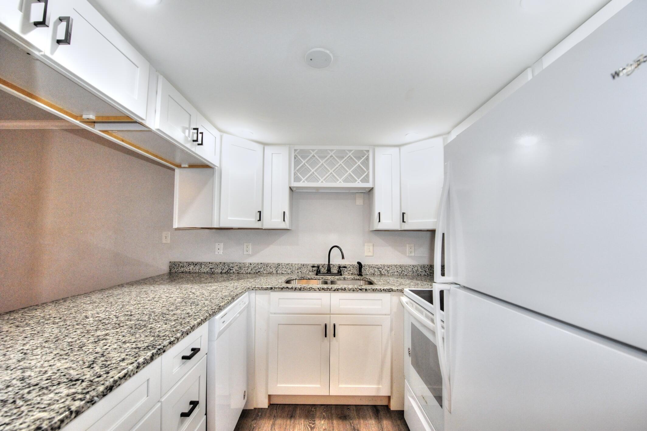 FINISTERRA CONDO - Residential